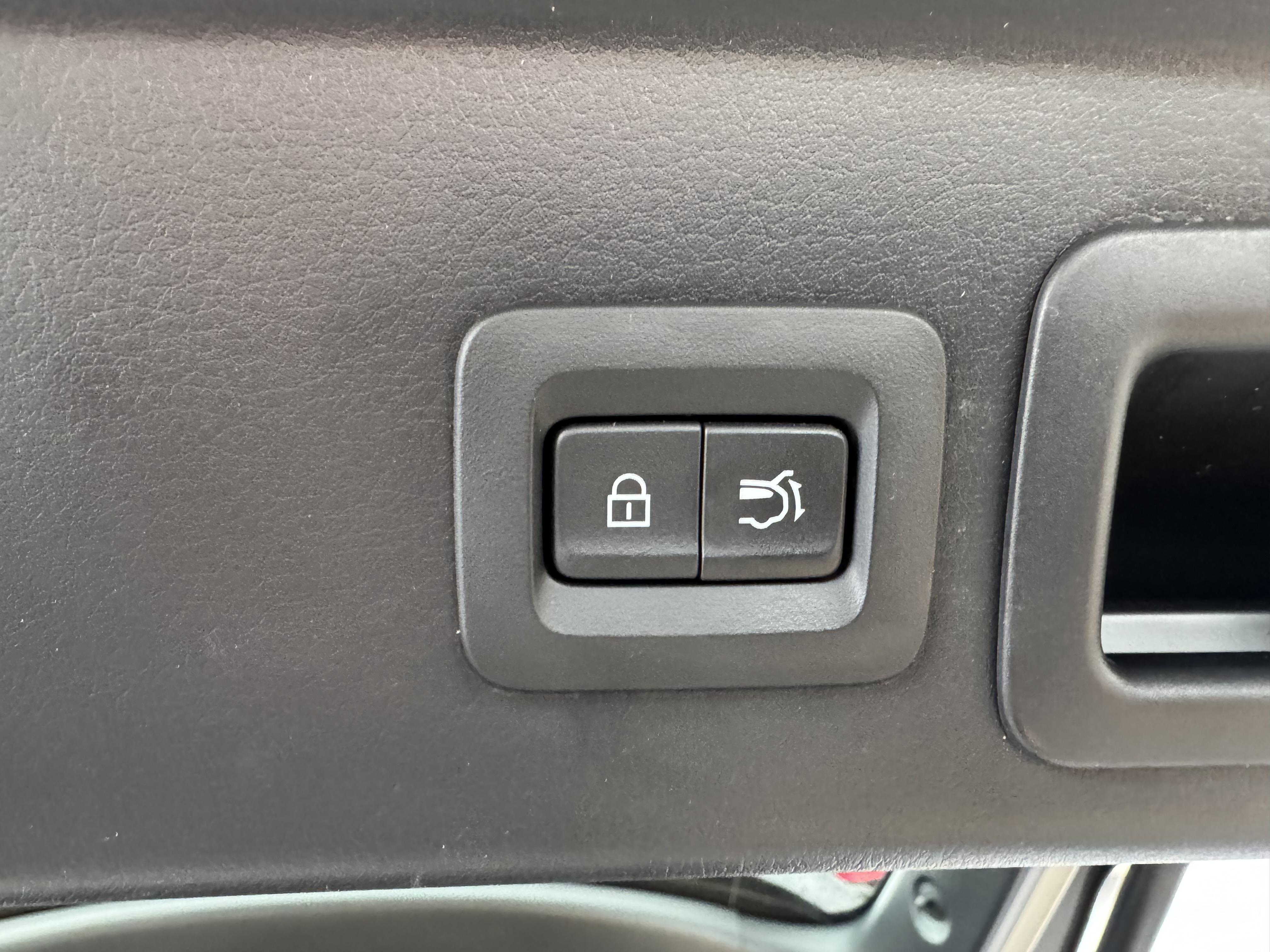 MAZDA CX-30 2.0L e-SKYACTIV X M Hybrid 186 ch 4x2 BVA6 Homura - Véhicule Occasion - Océane Auto MAZDA CX-30 2.0L e-SKYACTIV X M Hybrid 186 ch 4x2 BVA6 Homura - Véhicule Occasion Océane Auto