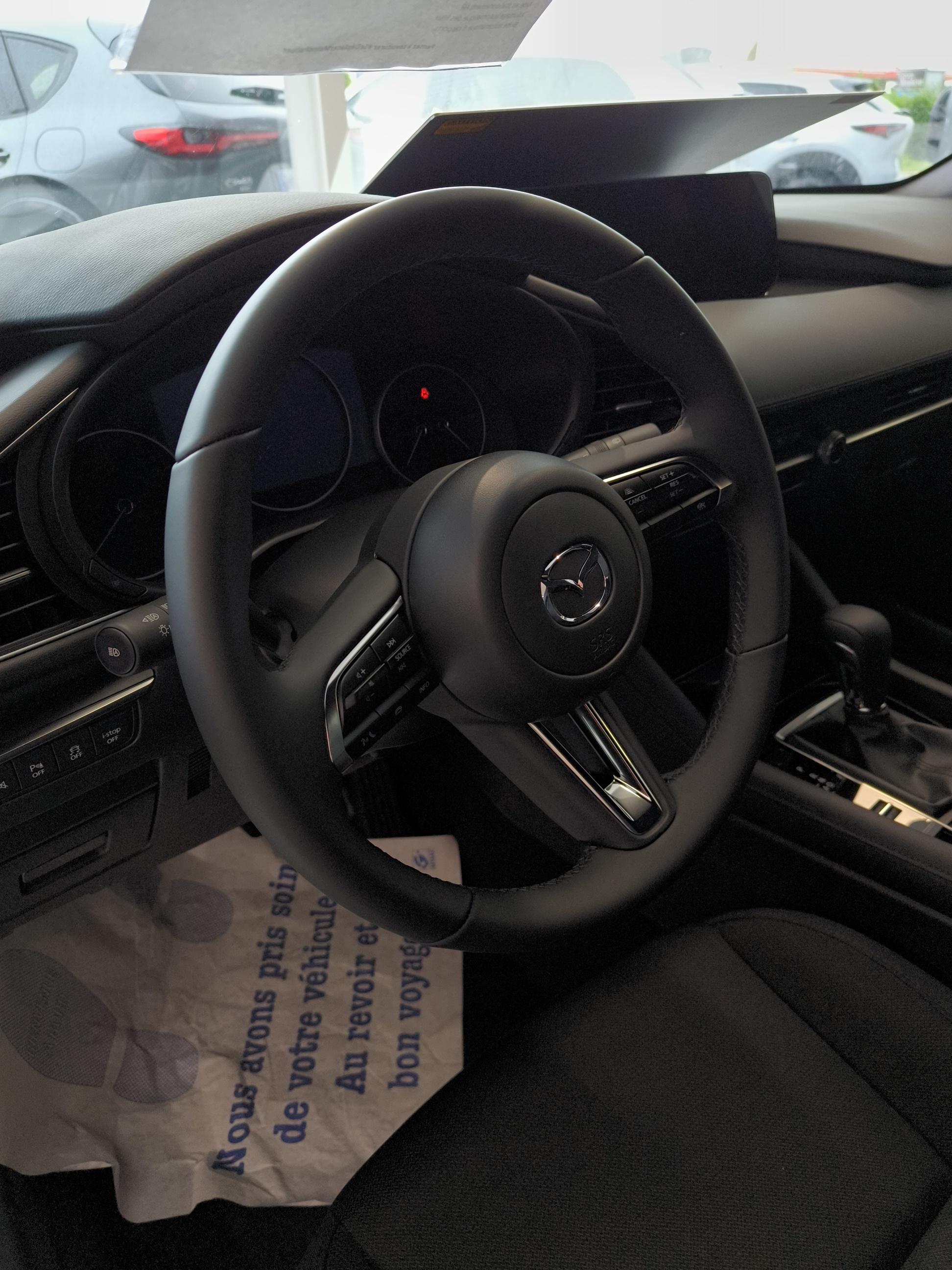 MAZDA Mazda3 5 portes 2.5L e-SKYACTIV-G M Hybrid 140 ch BVA6 Prime-Line - Véhicule Occasion - Océane Auto MAZDA Mazda3 5 portes 2.5L e-SKYACTIV-G M Hybrid 140 ch BVA6 Prime-Line - Véhicule Occasion Océane Auto