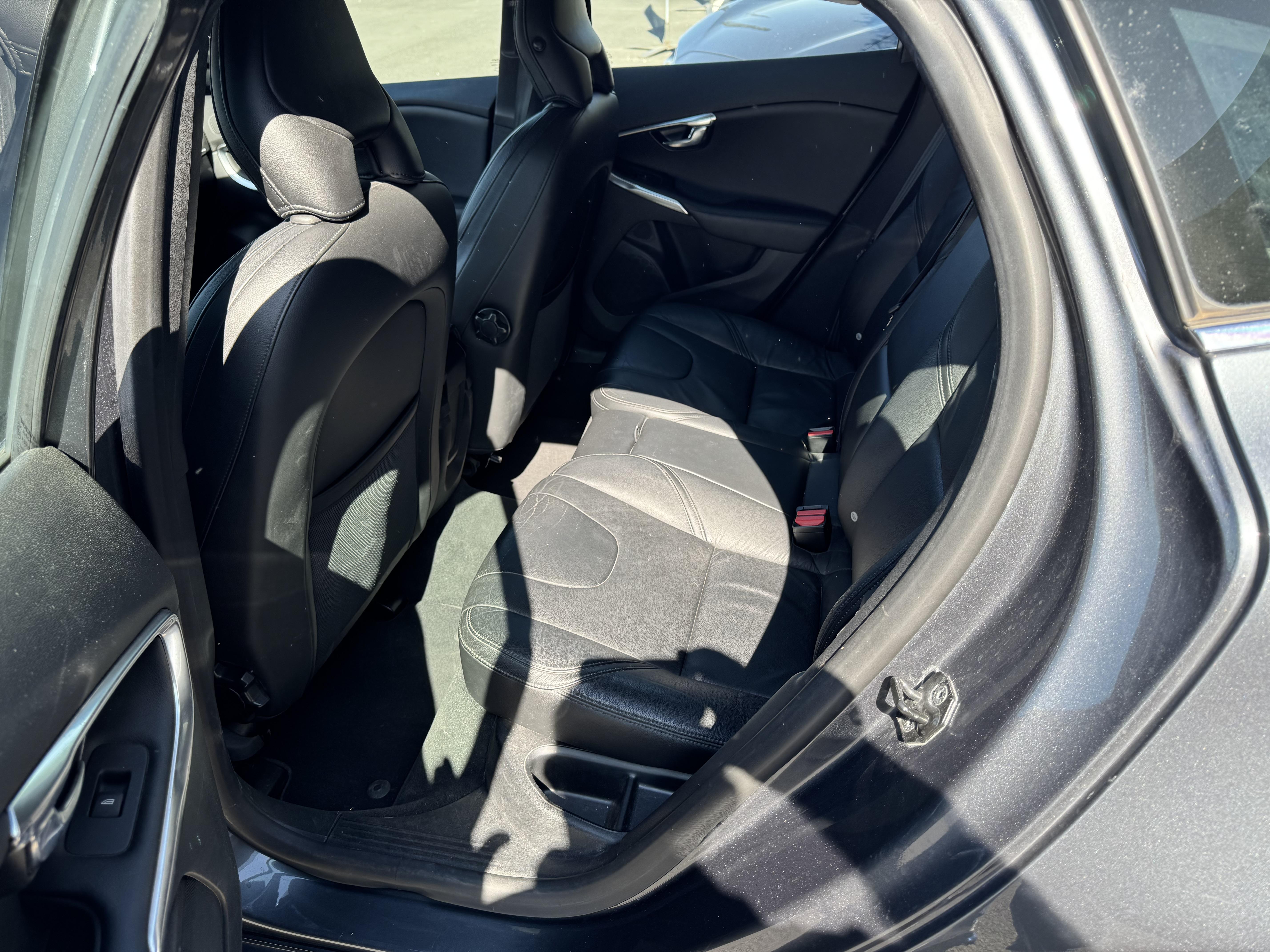 VOLVO V40 D3 150 Summum Geartronic A - Véhicule Occasion - Océane Auto VOLVO V40 D3 150 Summum Geartronic A - Véhicule Occasion Océane Auto