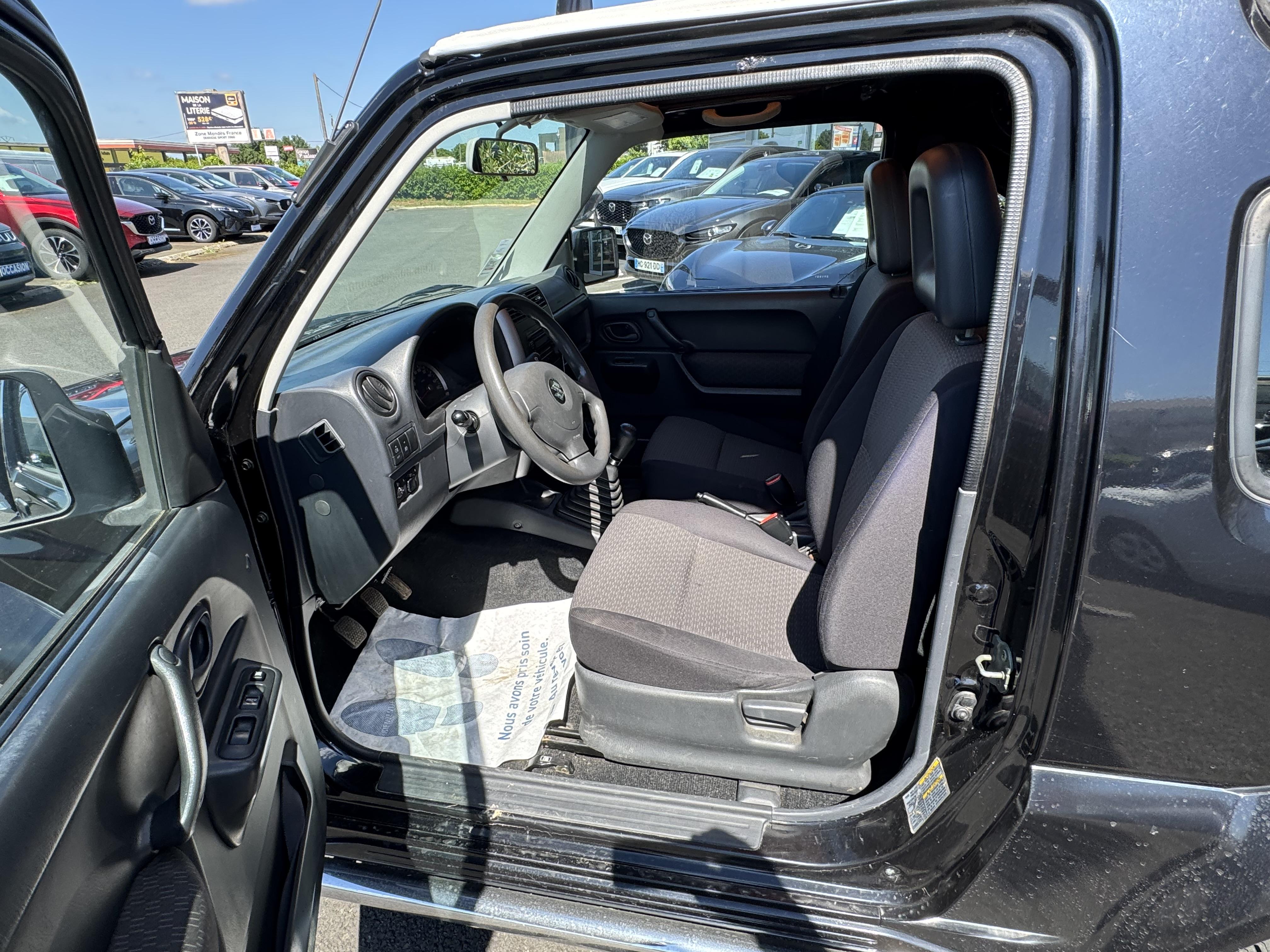 SUZUKI Jimny Cab 1.3 VVT JLX - Véhicule Occasion - Océane Auto SUZUKI Jimny Cab 1.3 VVT JLX - Véhicule Occasion Océane Auto