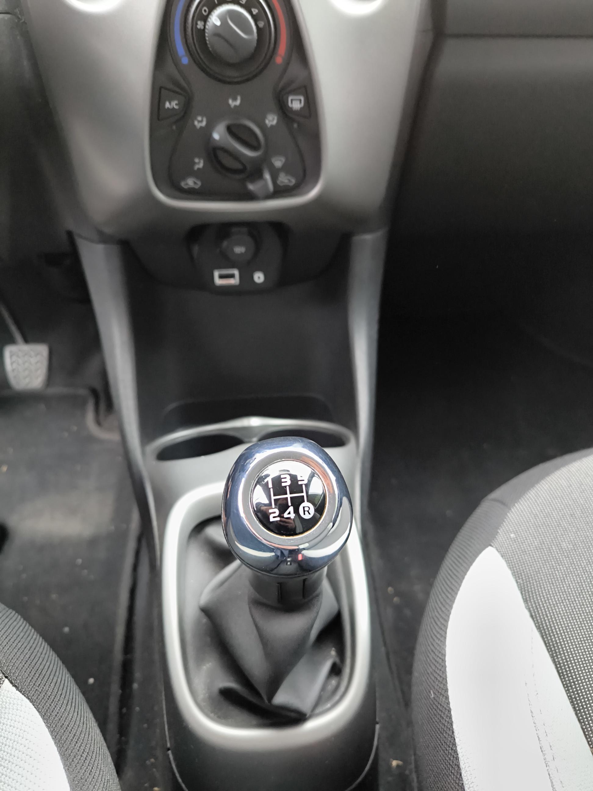TOYOTA Aygo 1.0 VVT-i x-play - Véhicule Occasion - Océane Auto TOYOTA Aygo 1.0 VVT-i x-play - Véhicule Occasion Océane Auto