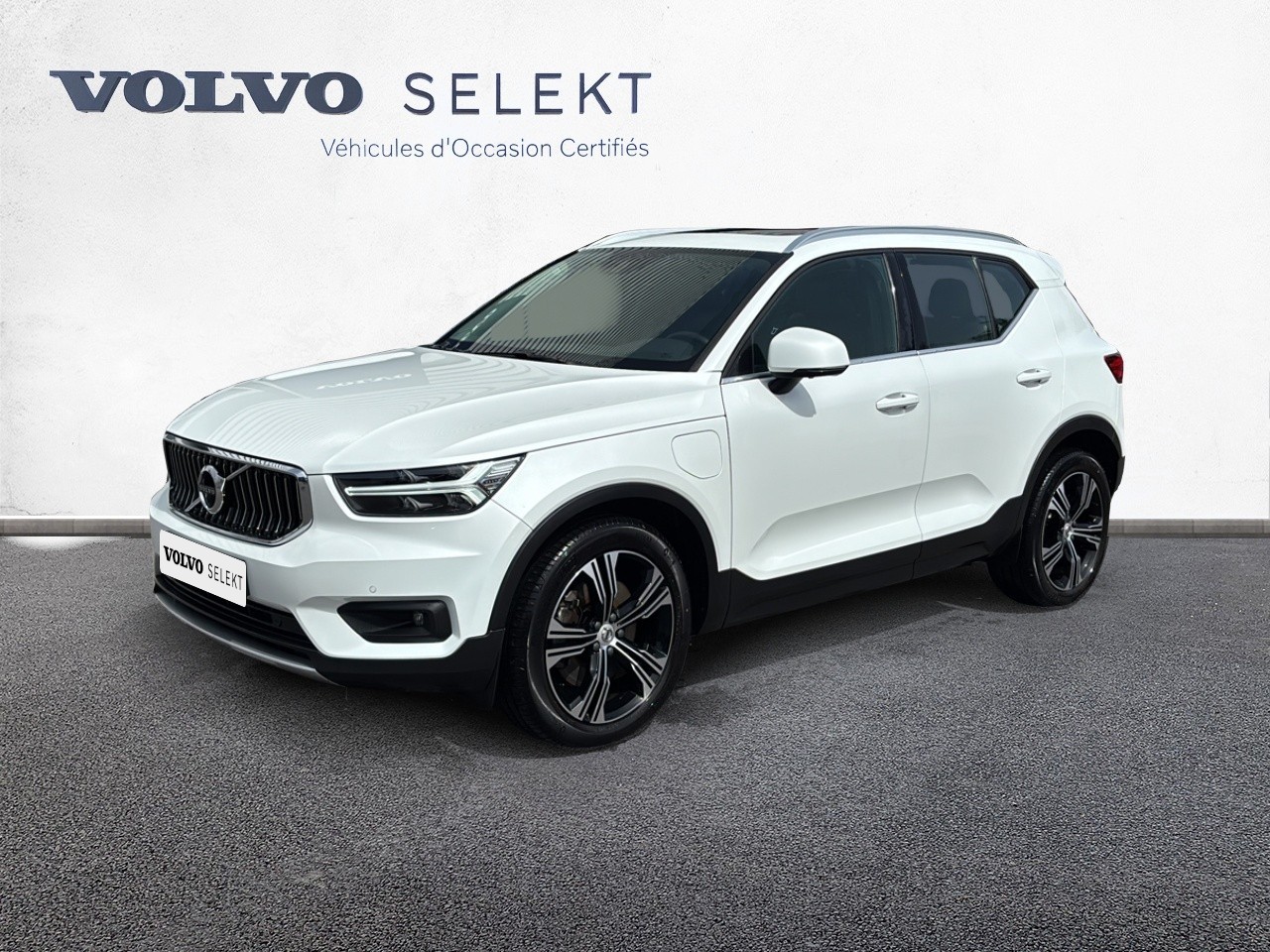 VOLVO XC40