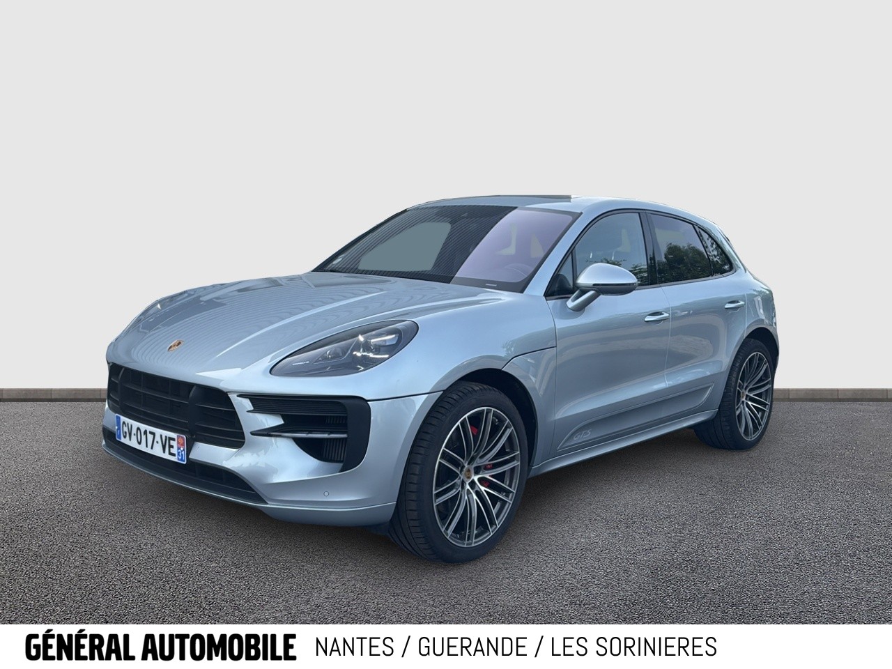 PORSCHE MACAN