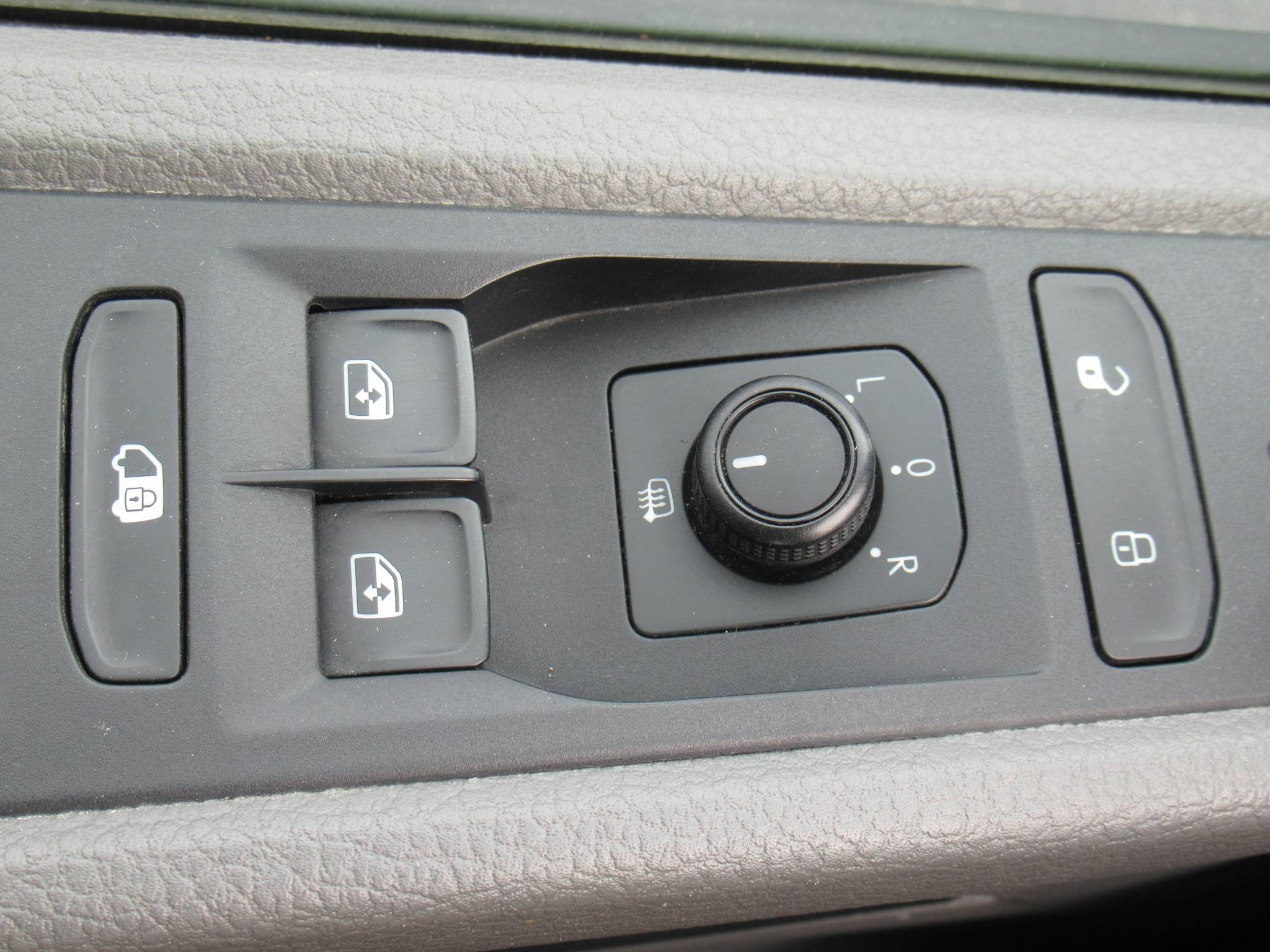 VOLKSWAGEN UTILITAIRES TRANSPORTER 6.1 VAN