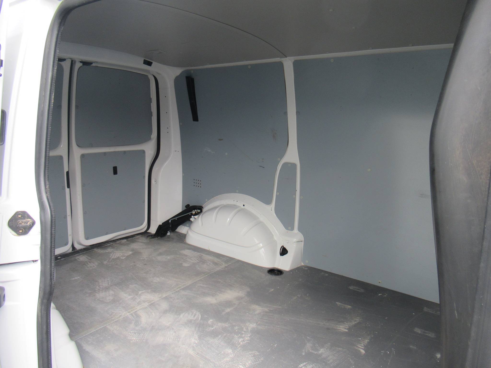 VOLKSWAGEN UTILITAIRES TRANSPORTER 6.1 VAN