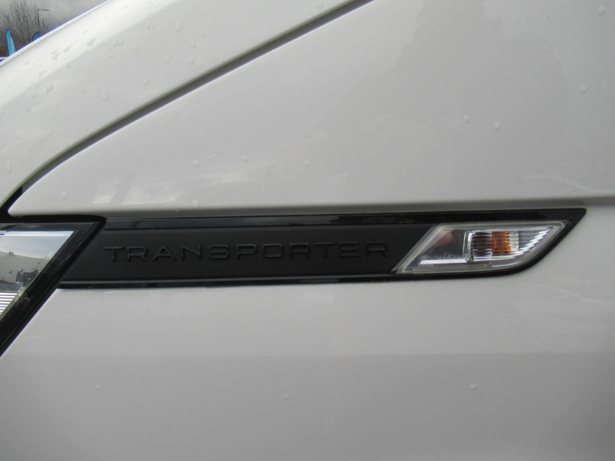 VOLKSWAGEN UTILITAIRES TRANSPORTER 6.1 VAN