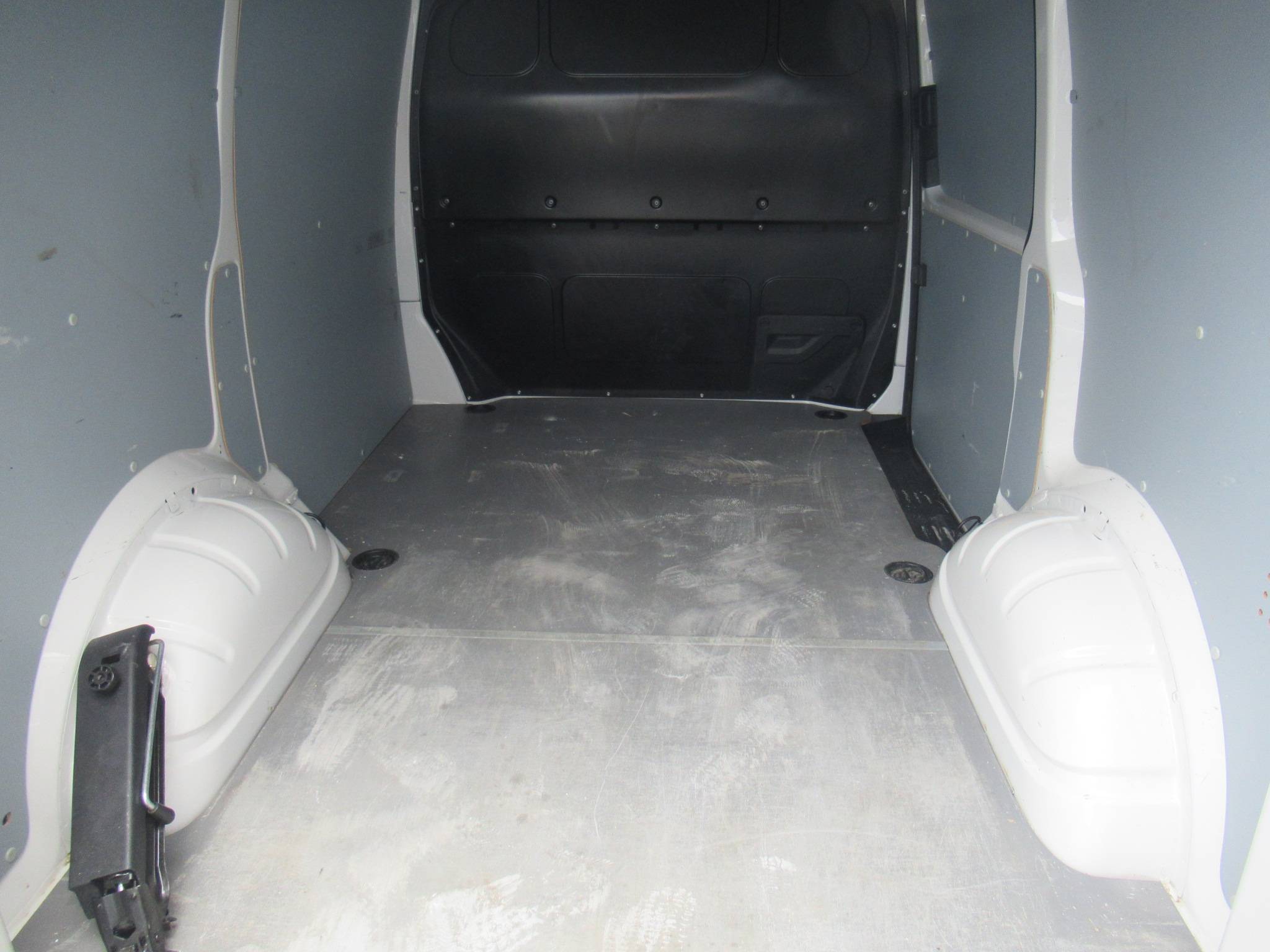 VOLKSWAGEN UTILITAIRES TRANSPORTER 6.1 VAN