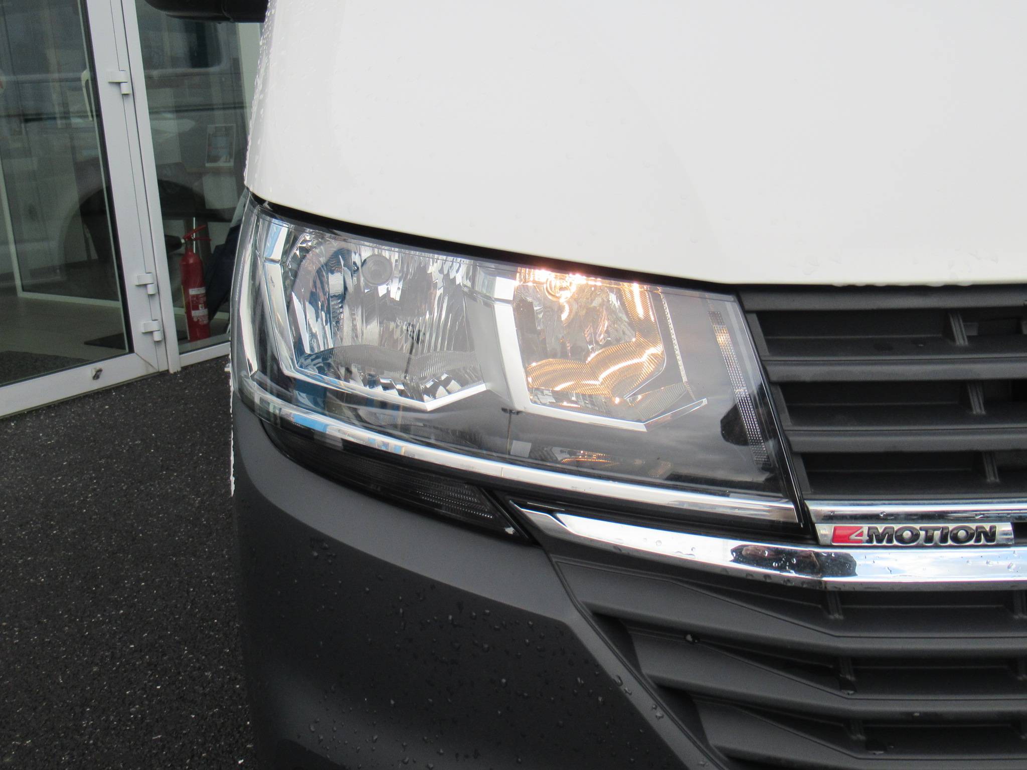 VOLKSWAGEN UTILITAIRES TRANSPORTER 6.1 VAN