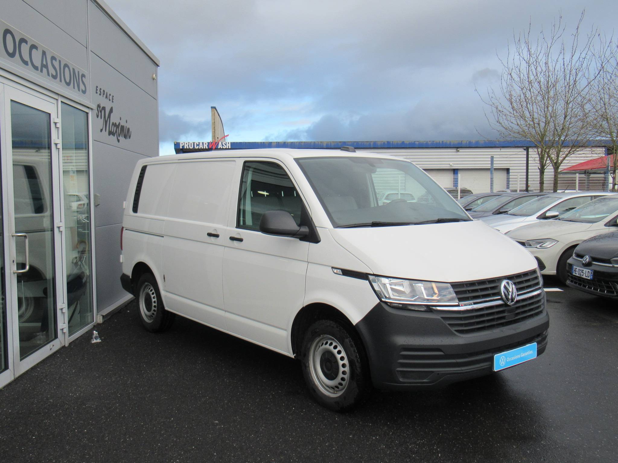 VOLKSWAGEN UTILITAIRES TRANSPORTER 6.1 VAN