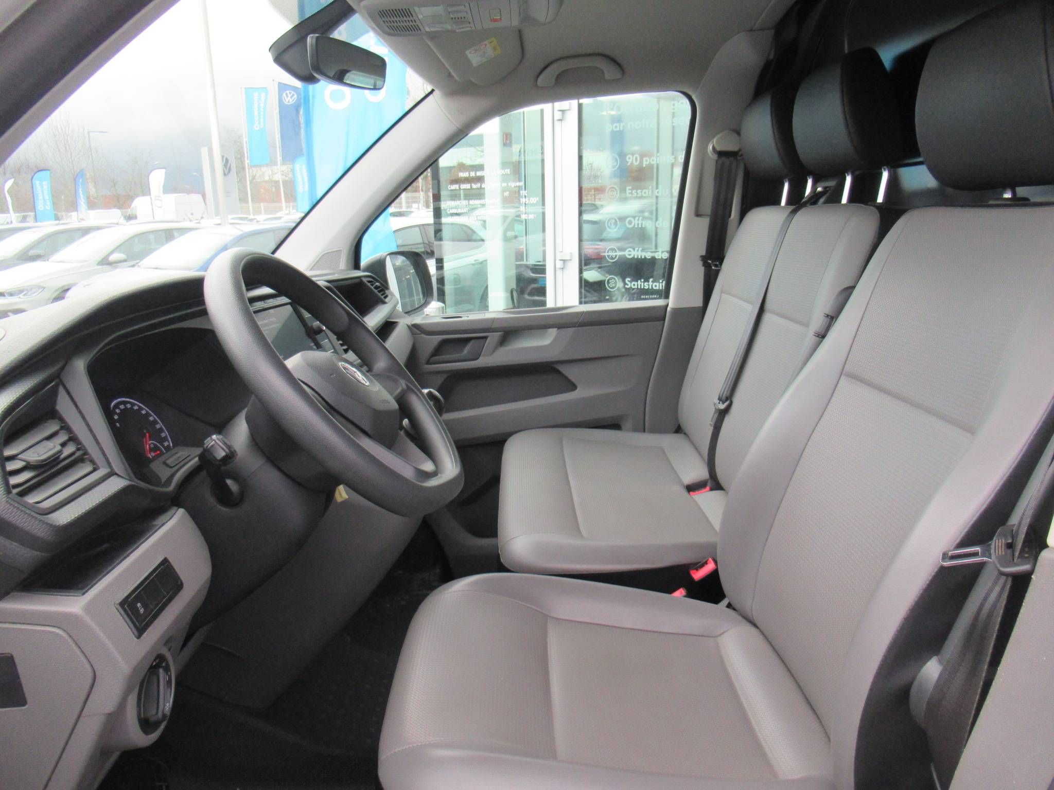 VOLKSWAGEN UTILITAIRES TRANSPORTER 6.1 VAN