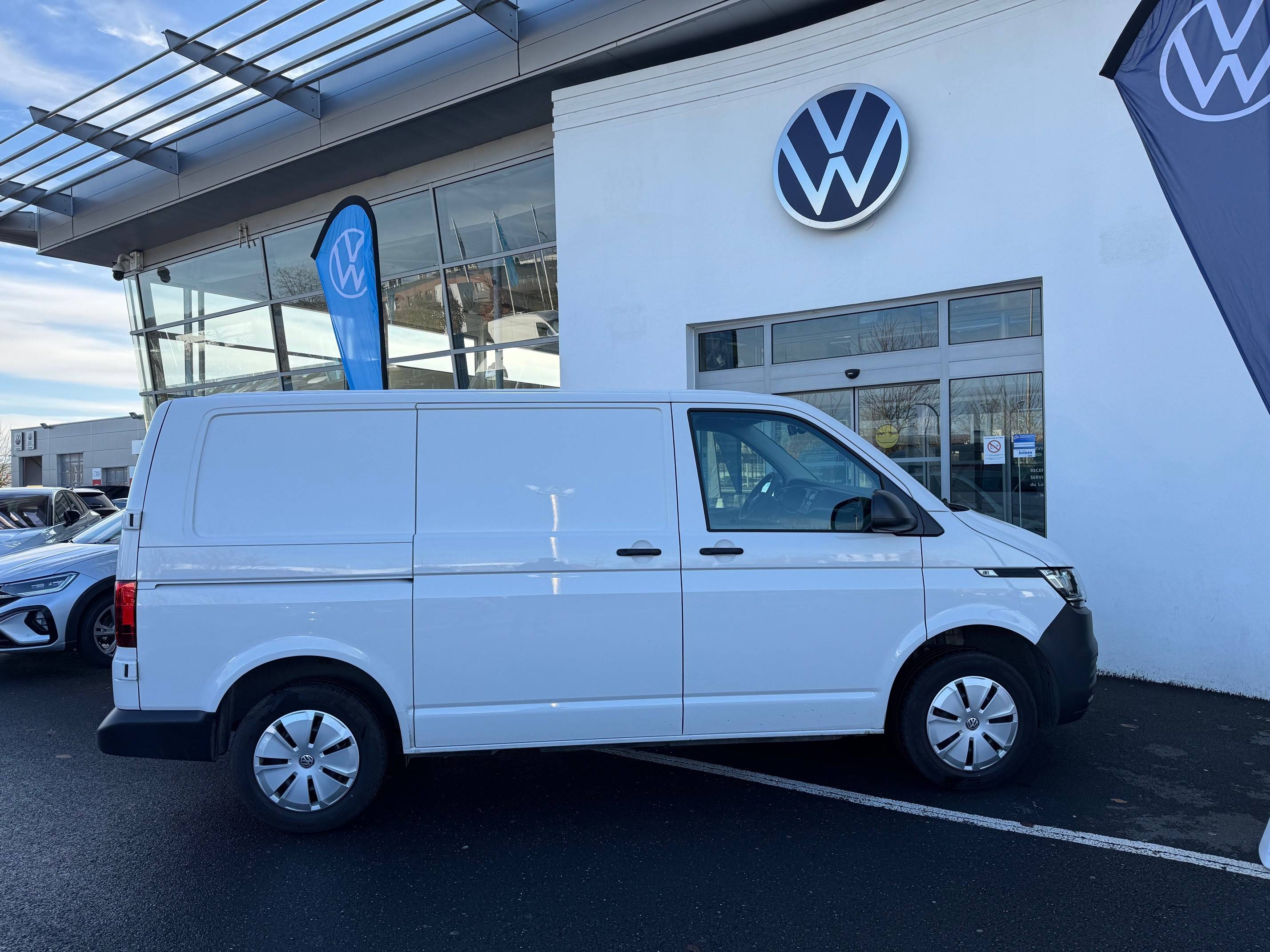 VOLKSWAGEN UTILITAIRES TRANSPORTER 6.1 VAN