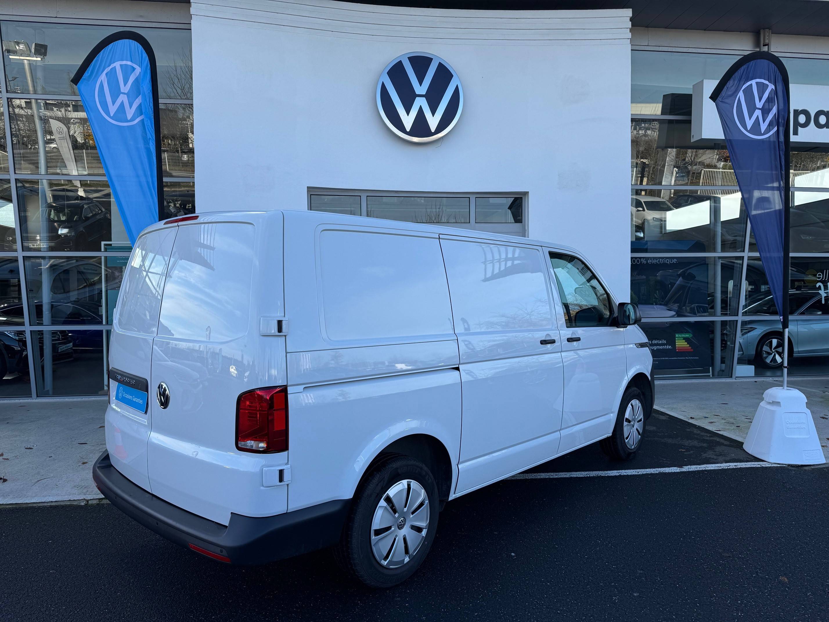 VOLKSWAGEN UTILITAIRES TRANSPORTER 6.1 VAN