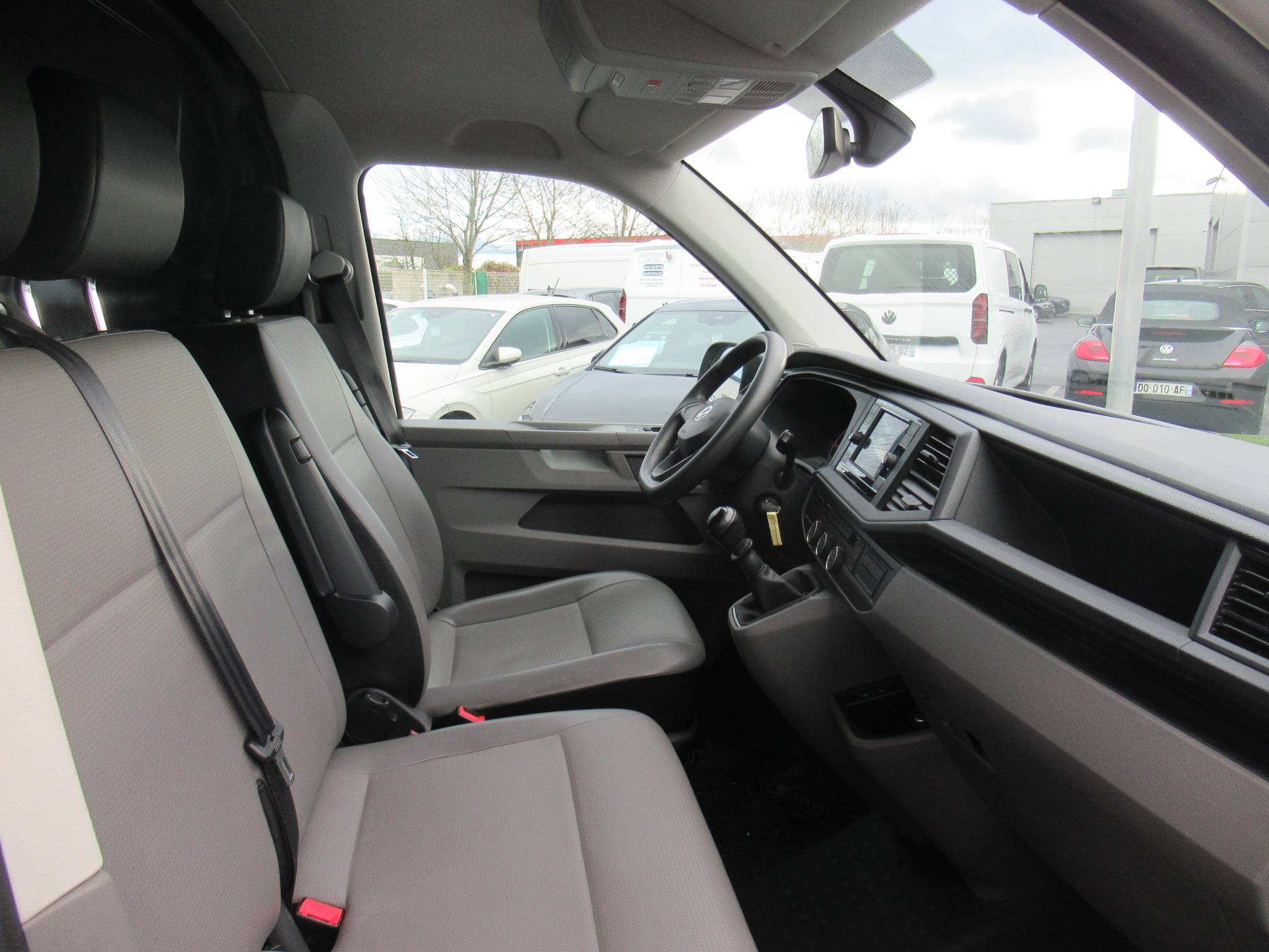 VOLKSWAGEN UTILITAIRES TRANSPORTER 6.1 VAN