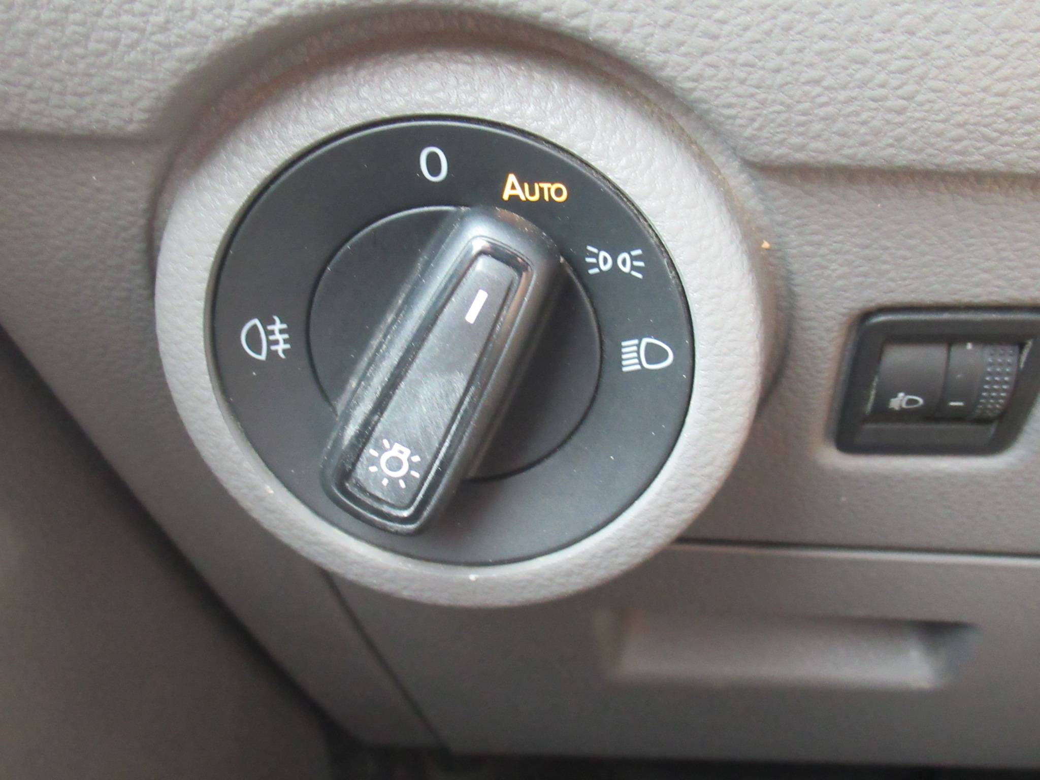 VOLKSWAGEN UTILITAIRES TRANSPORTER 6.1 VAN