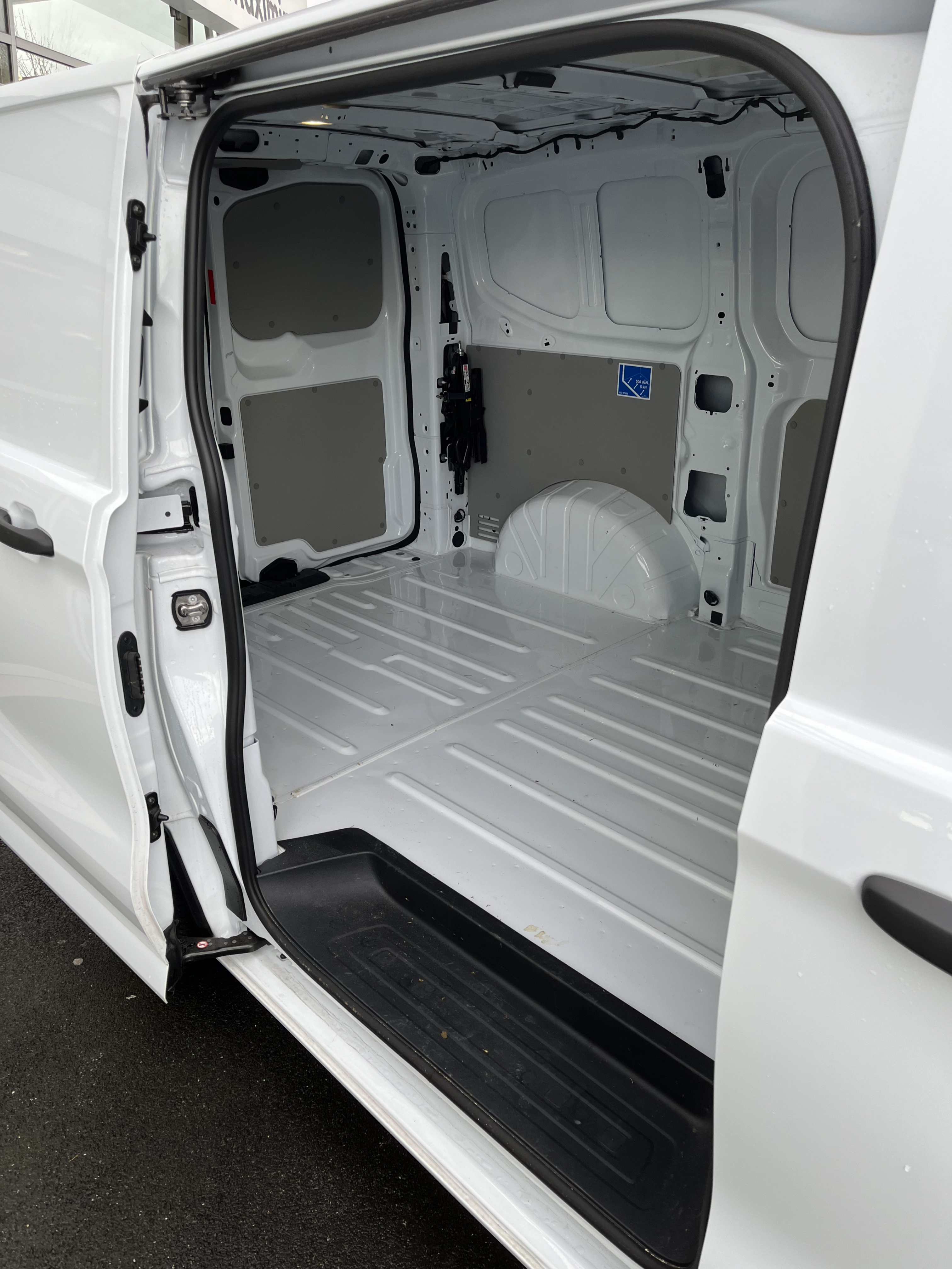 VOLKSWAGEN UTILITAIRES TRANSPORTER VAN