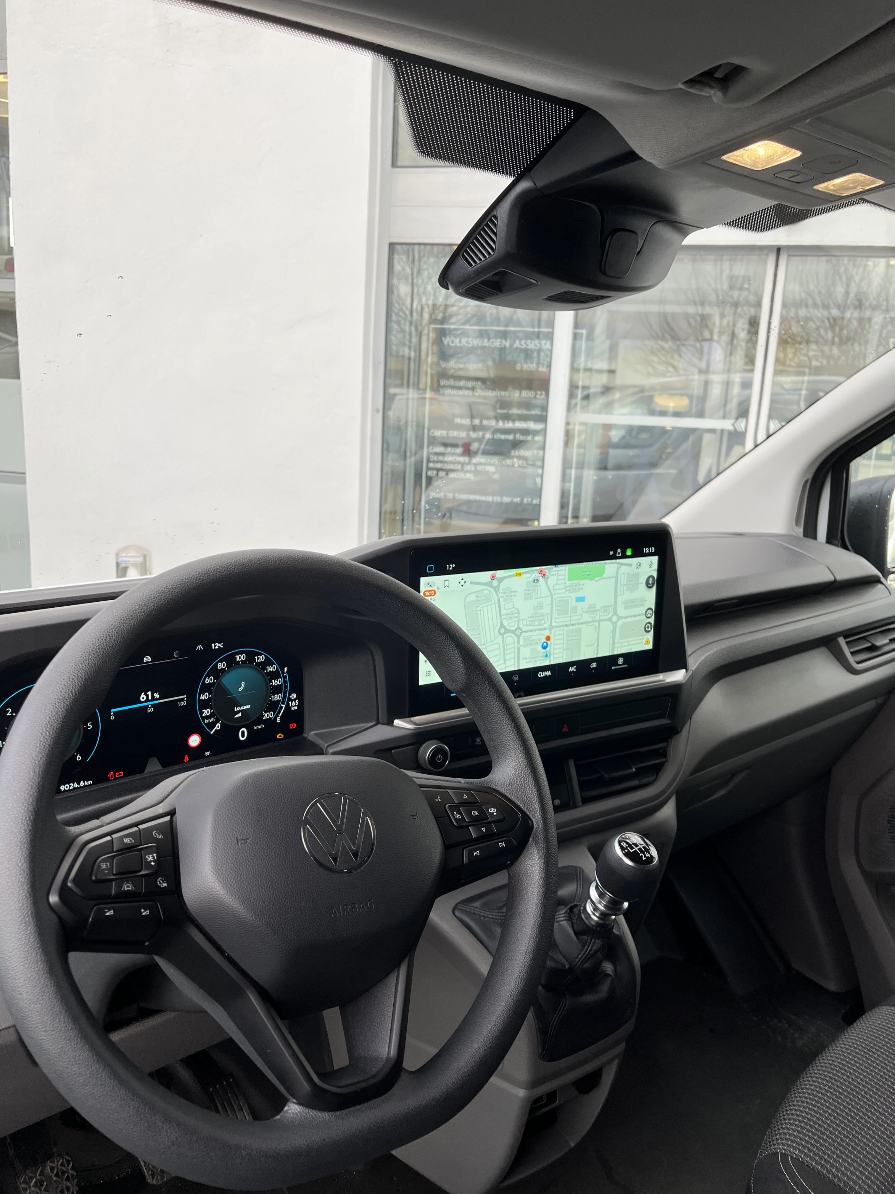 VOLKSWAGEN UTILITAIRES TRANSPORTER VAN