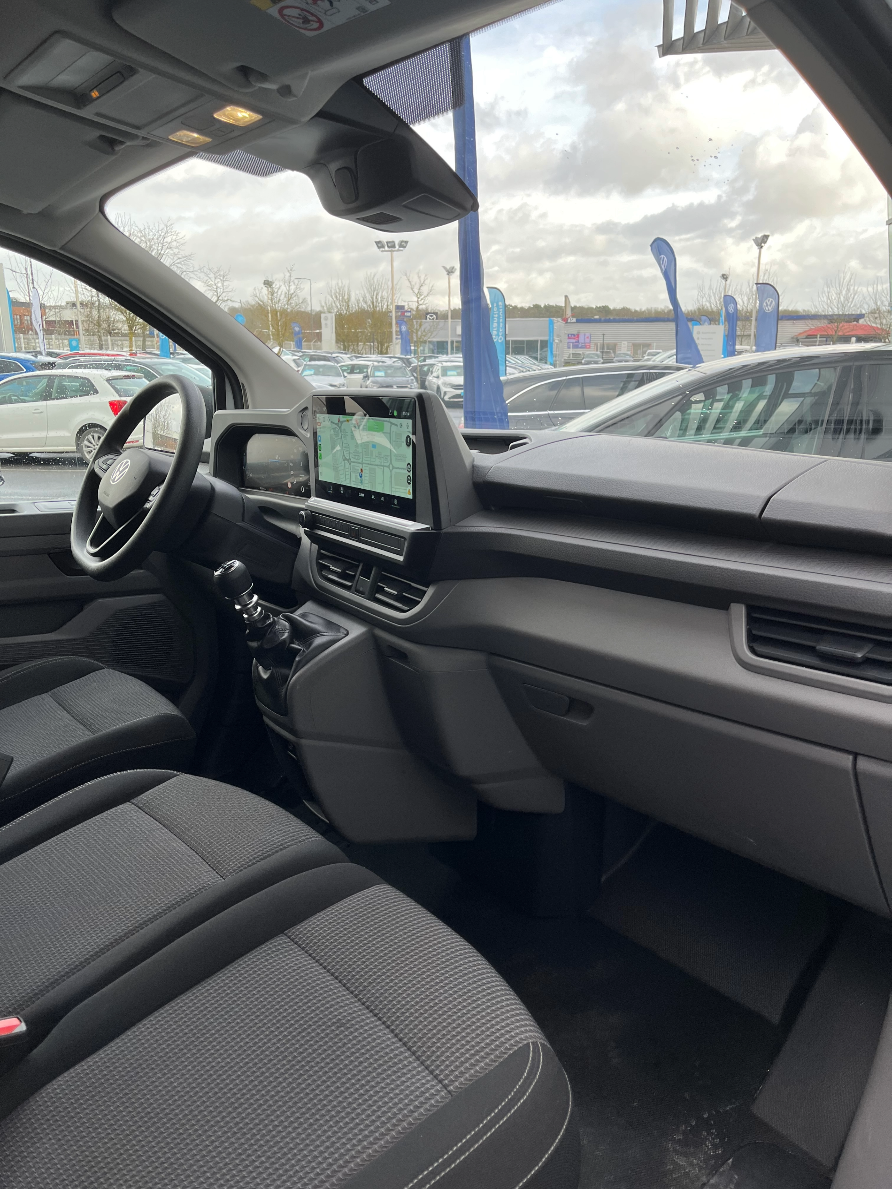 VOLKSWAGEN UTILITAIRES TRANSPORTER VAN