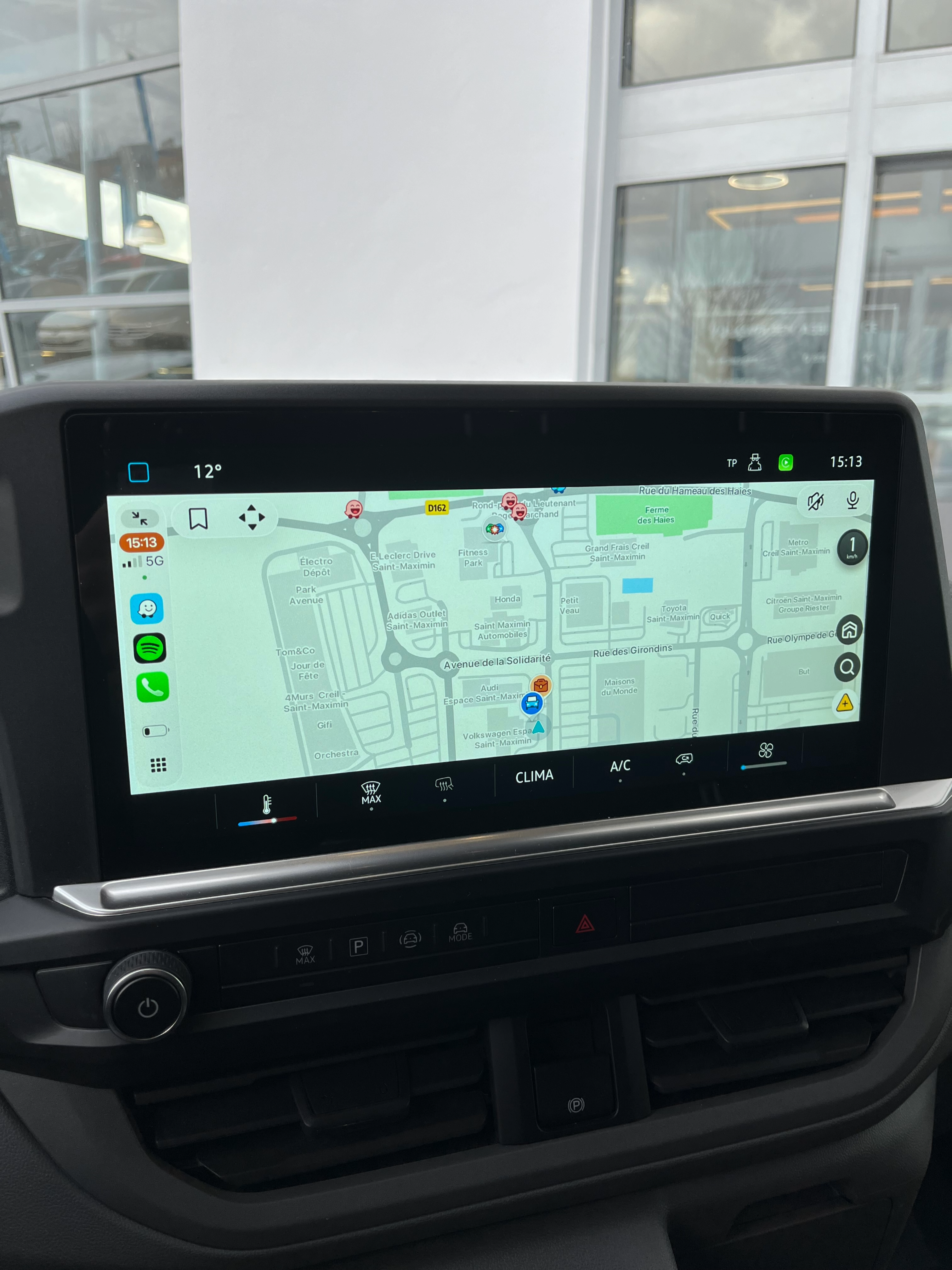 VOLKSWAGEN UTILITAIRES TRANSPORTER VAN