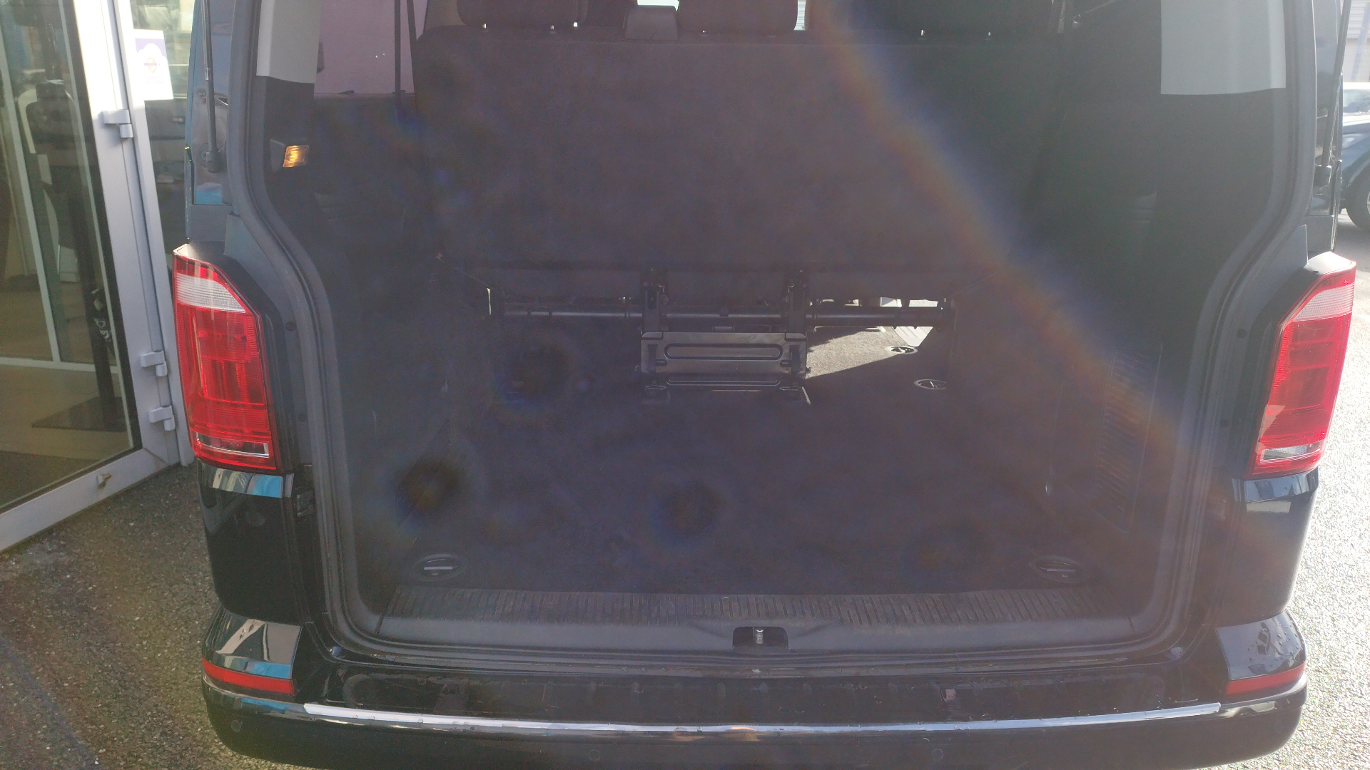 VOLKSWAGEN UTILITAIRES CARAVELLE