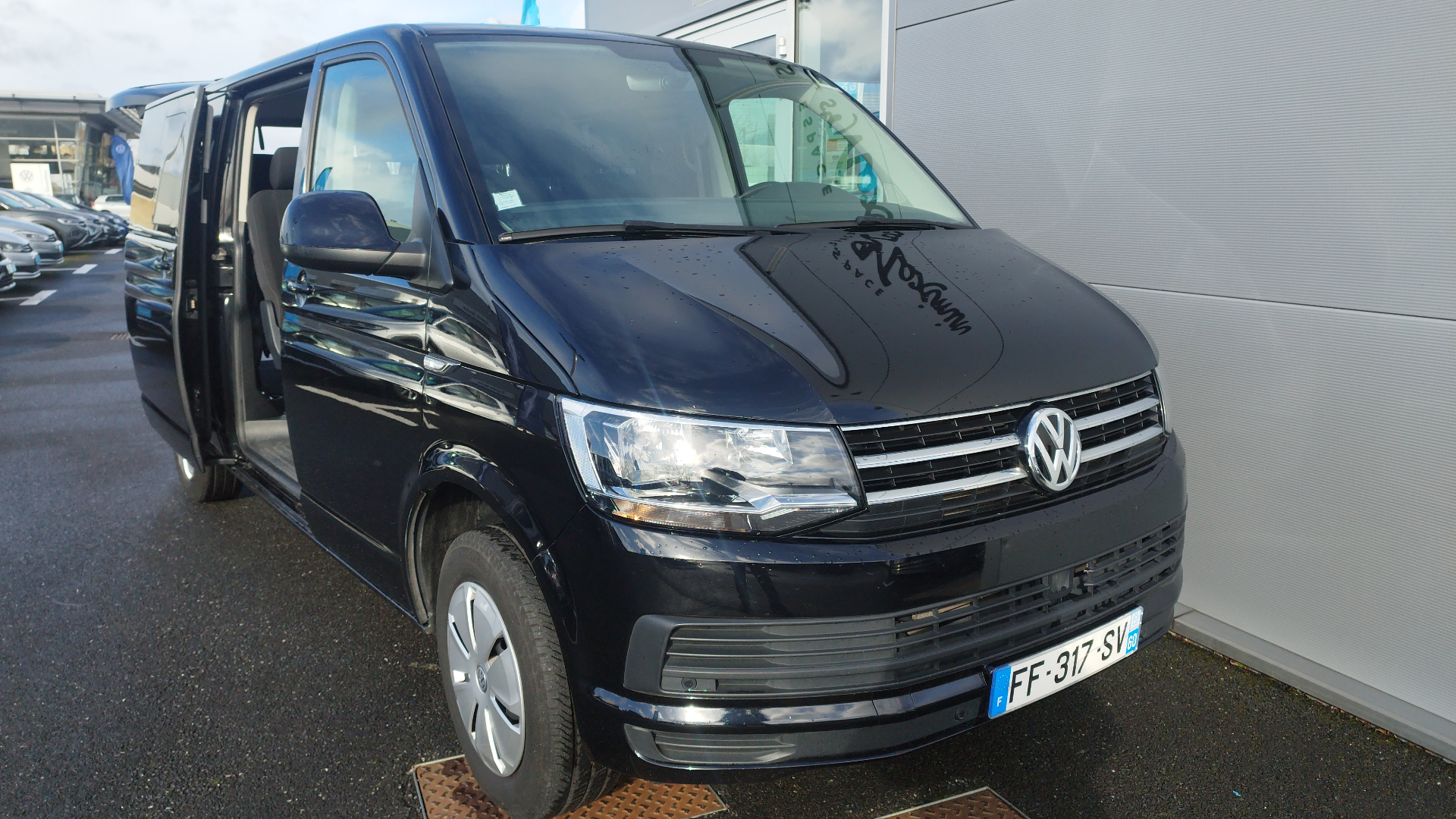 VOLKSWAGEN UTILITAIRES CARAVELLE