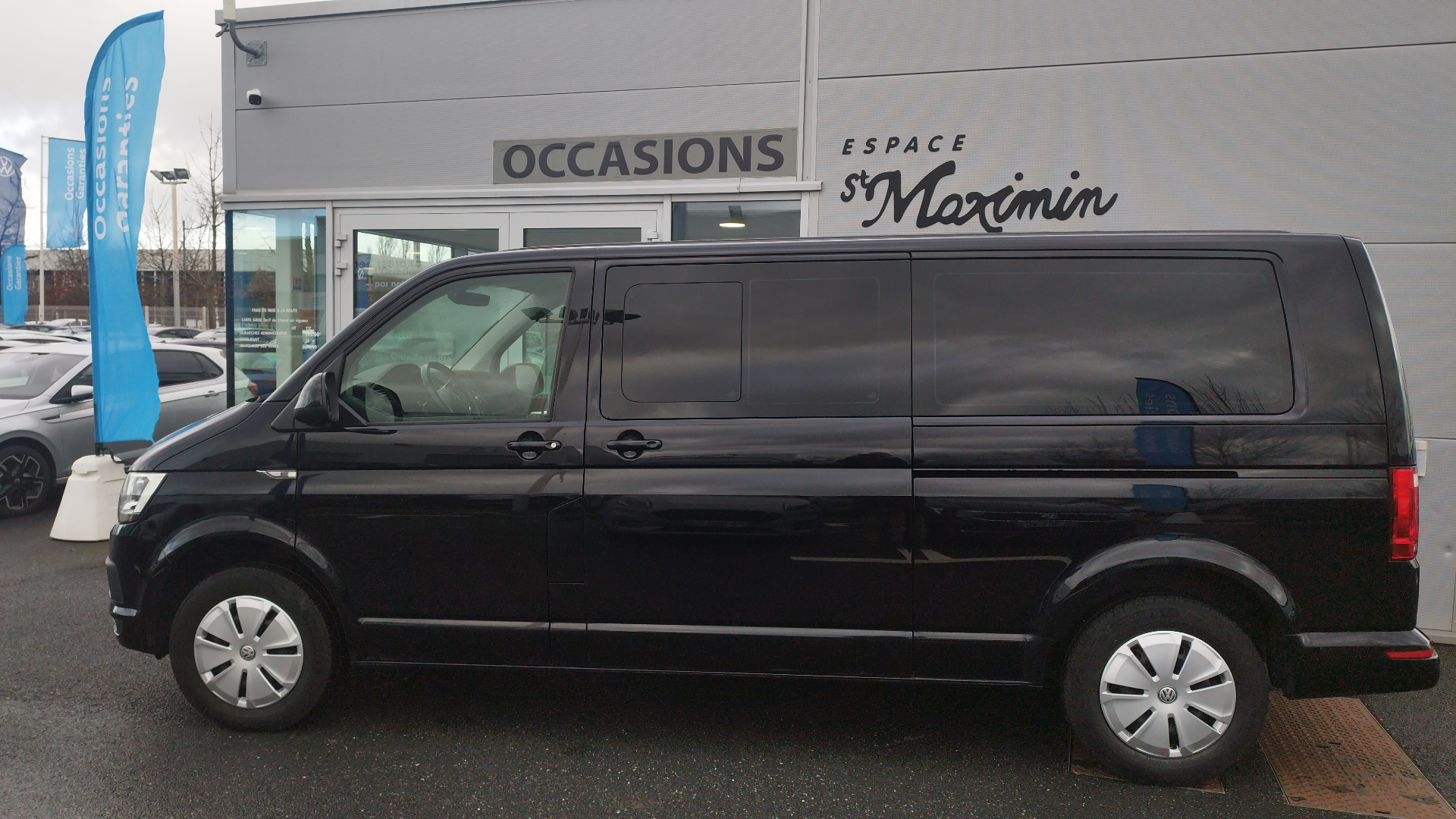 VOLKSWAGEN UTILITAIRES CARAVELLE