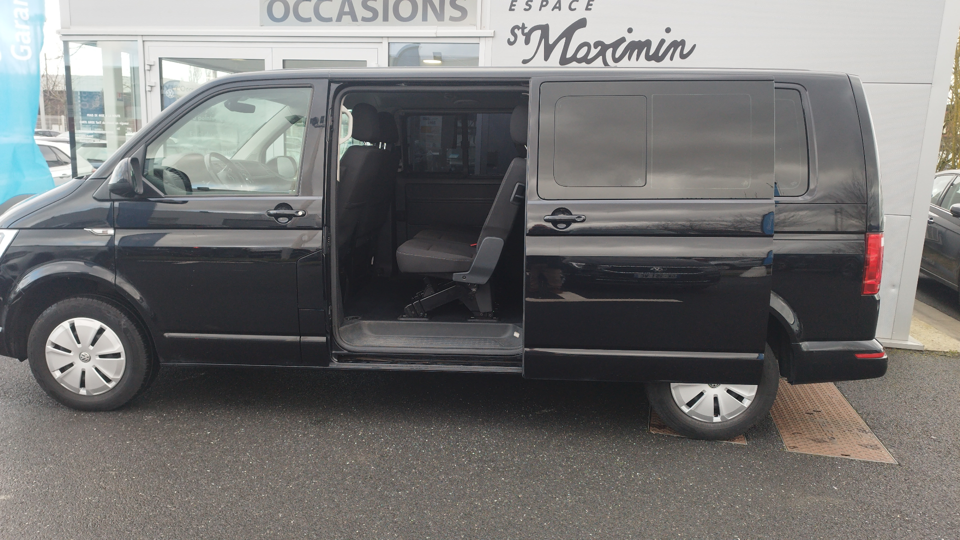 VOLKSWAGEN UTILITAIRES CARAVELLE