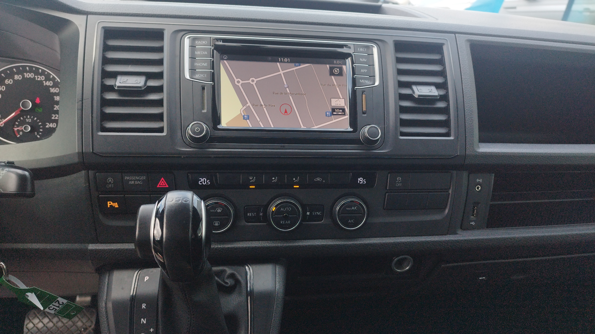 VOLKSWAGEN UTILITAIRES CARAVELLE