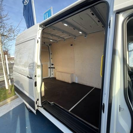 VOLKSWAGEN UTILITAIRES CRAFTER VAN