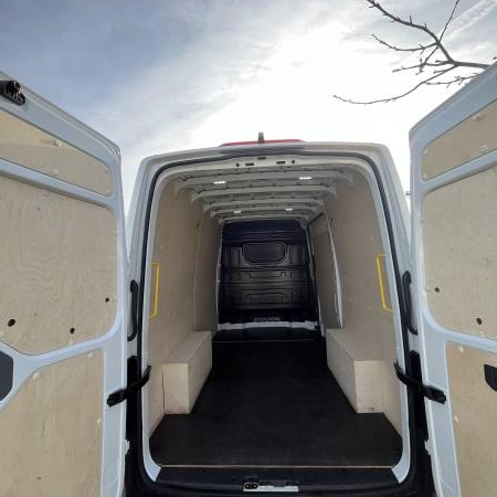 VOLKSWAGEN UTILITAIRES CRAFTER VAN