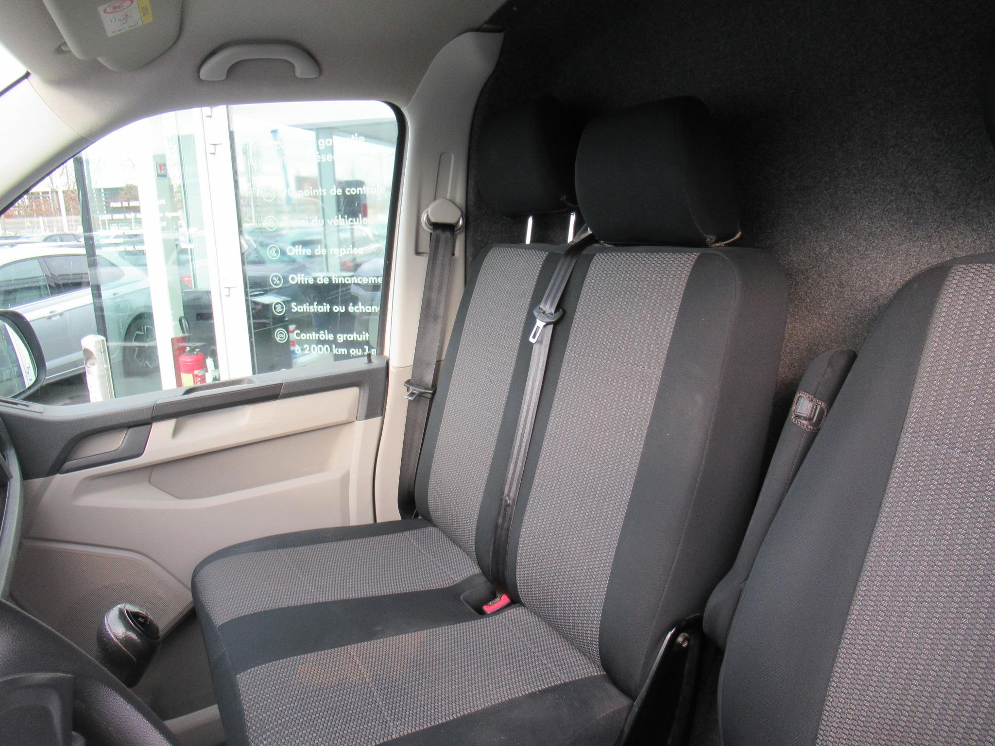 VOLKSWAGEN UTILITAIRES TRANSPORTER 6.1 VAN