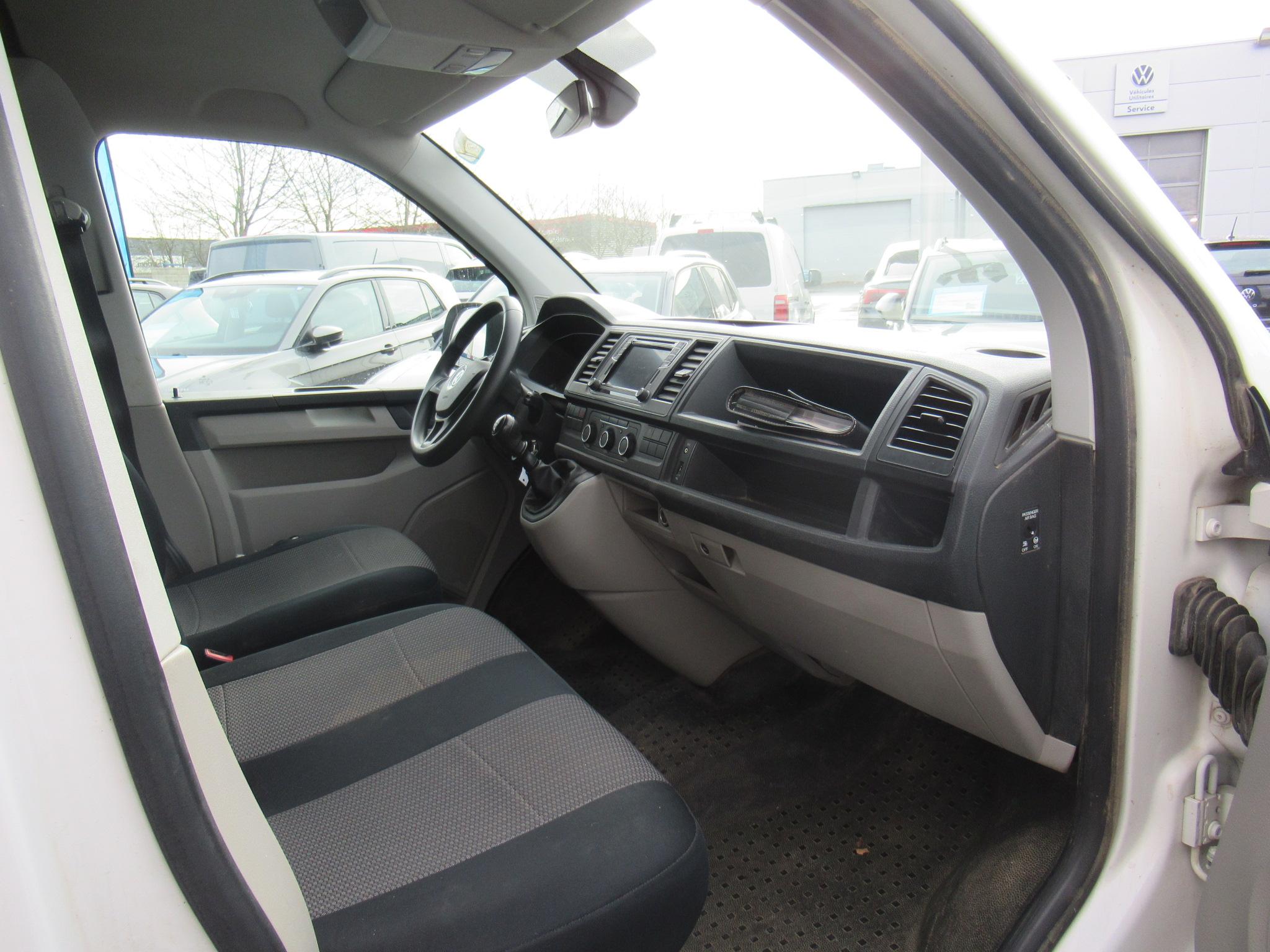 VOLKSWAGEN UTILITAIRES TRANSPORTER 6.1 VAN