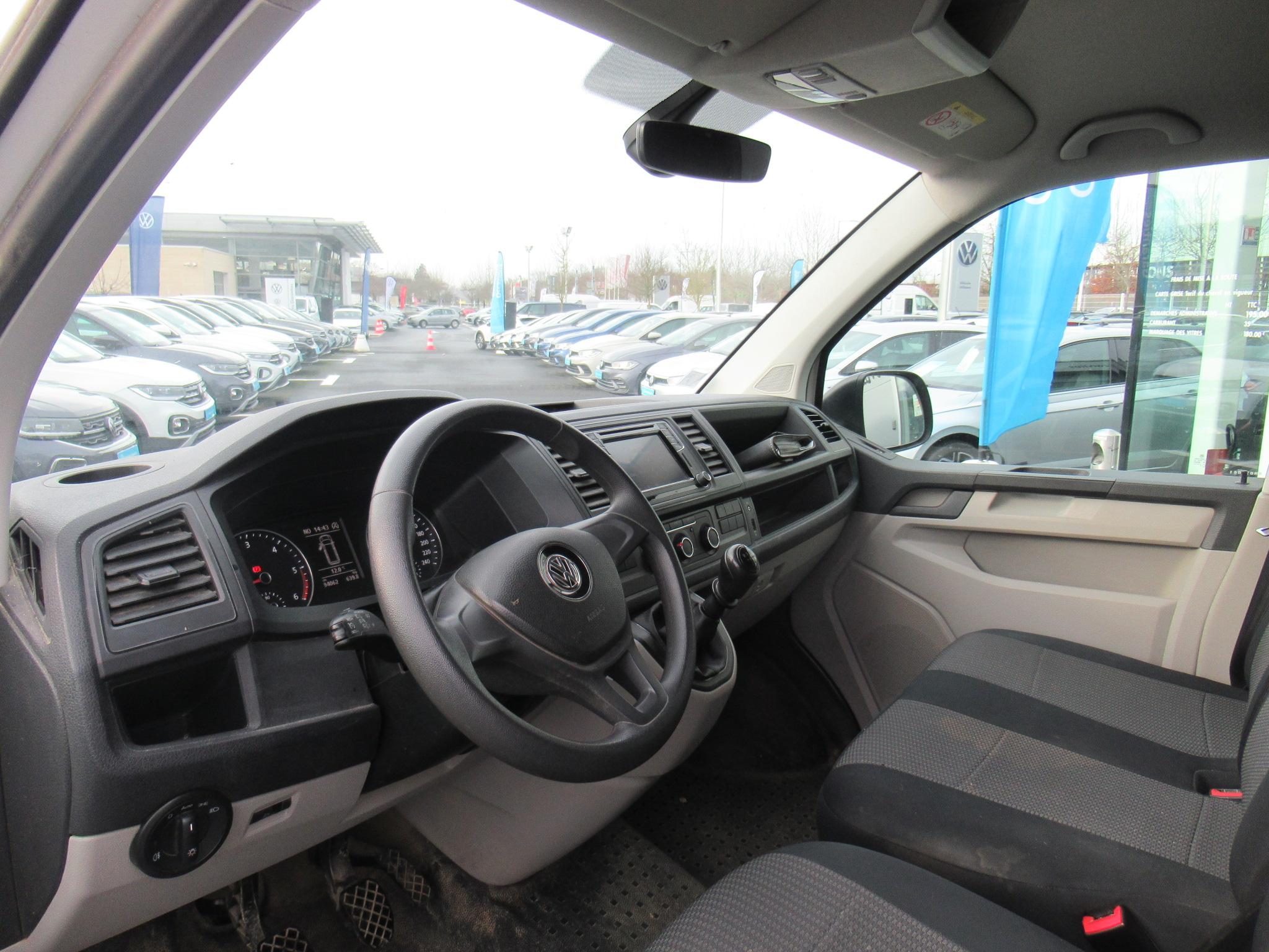 VOLKSWAGEN UTILITAIRES TRANSPORTER 6.1 VAN