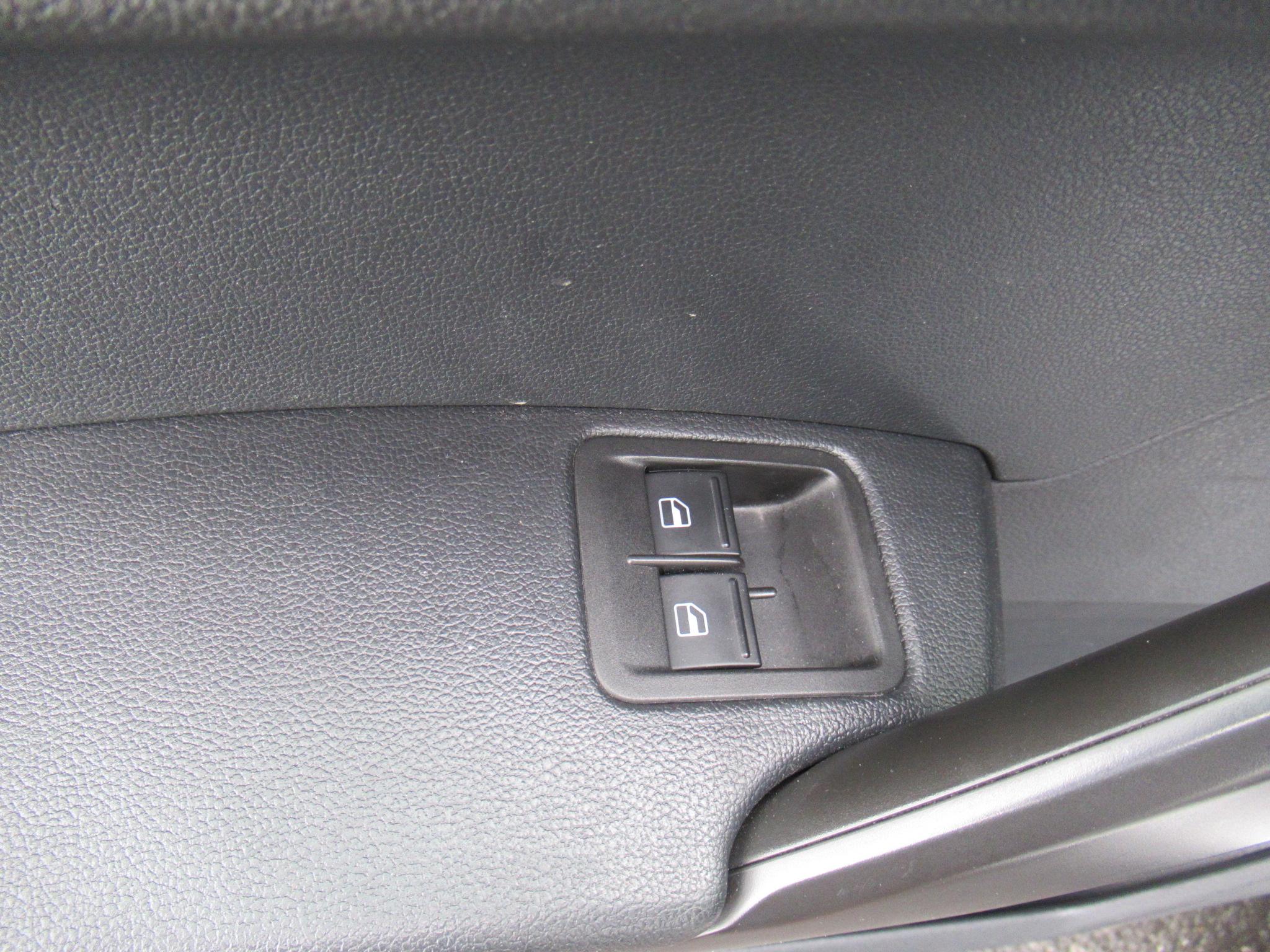 VOLKSWAGEN UTILITAIRES CADDY VAN MAXI