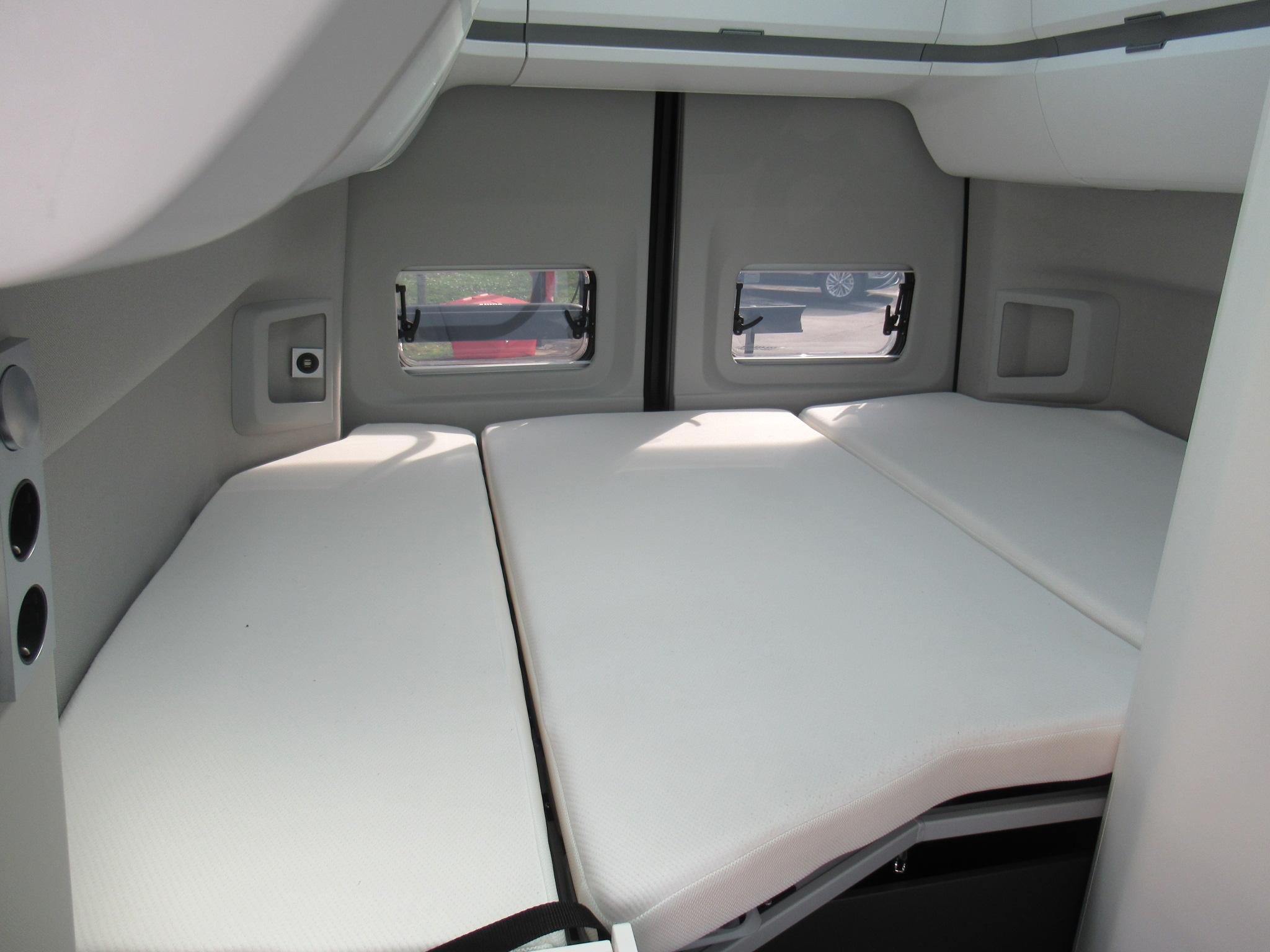 VOLKSWAGEN UTILITAIRES GRAND CALIFORNIA