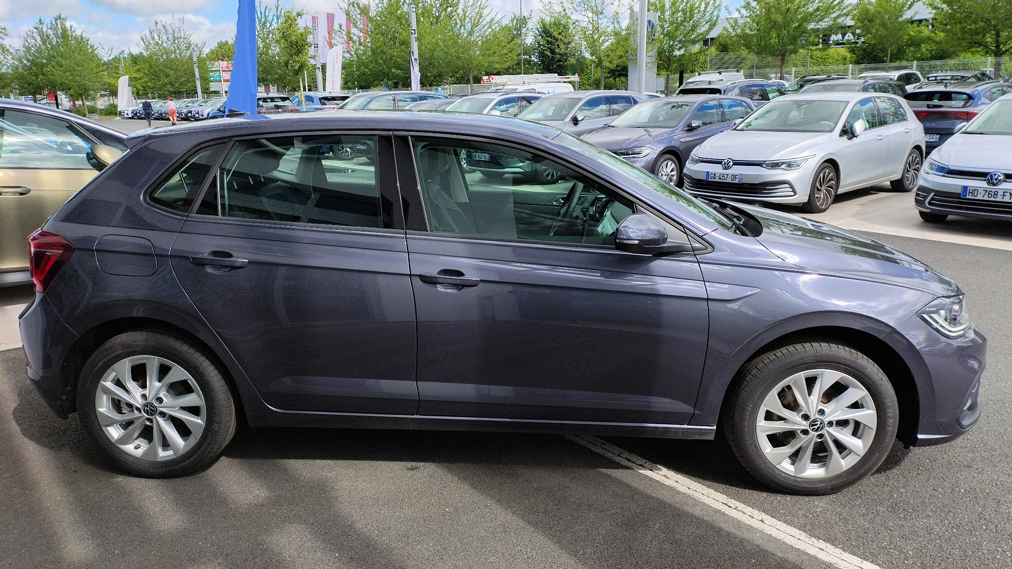 VOLKSWAGEN POLO