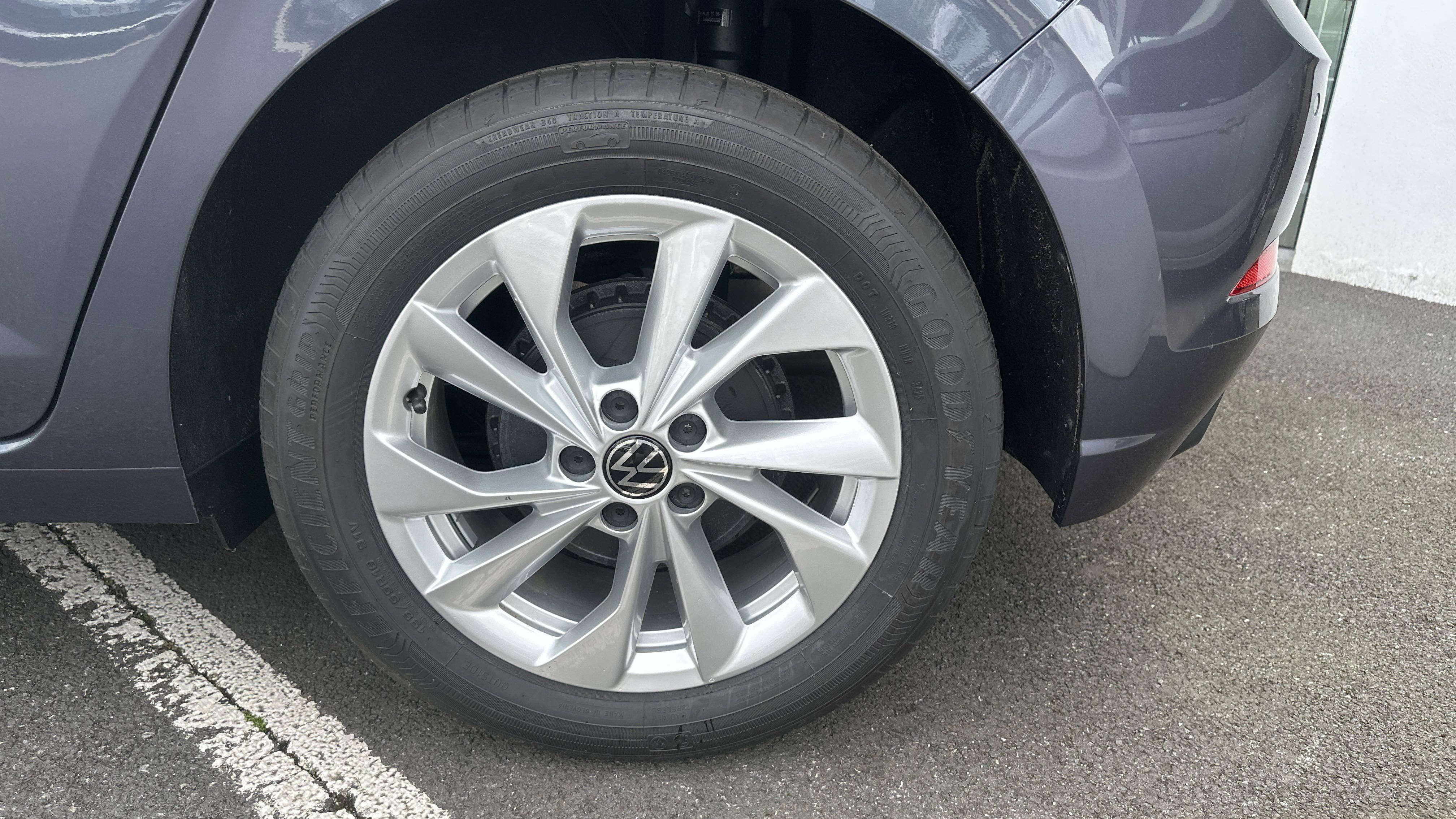 VOLKSWAGEN POLO