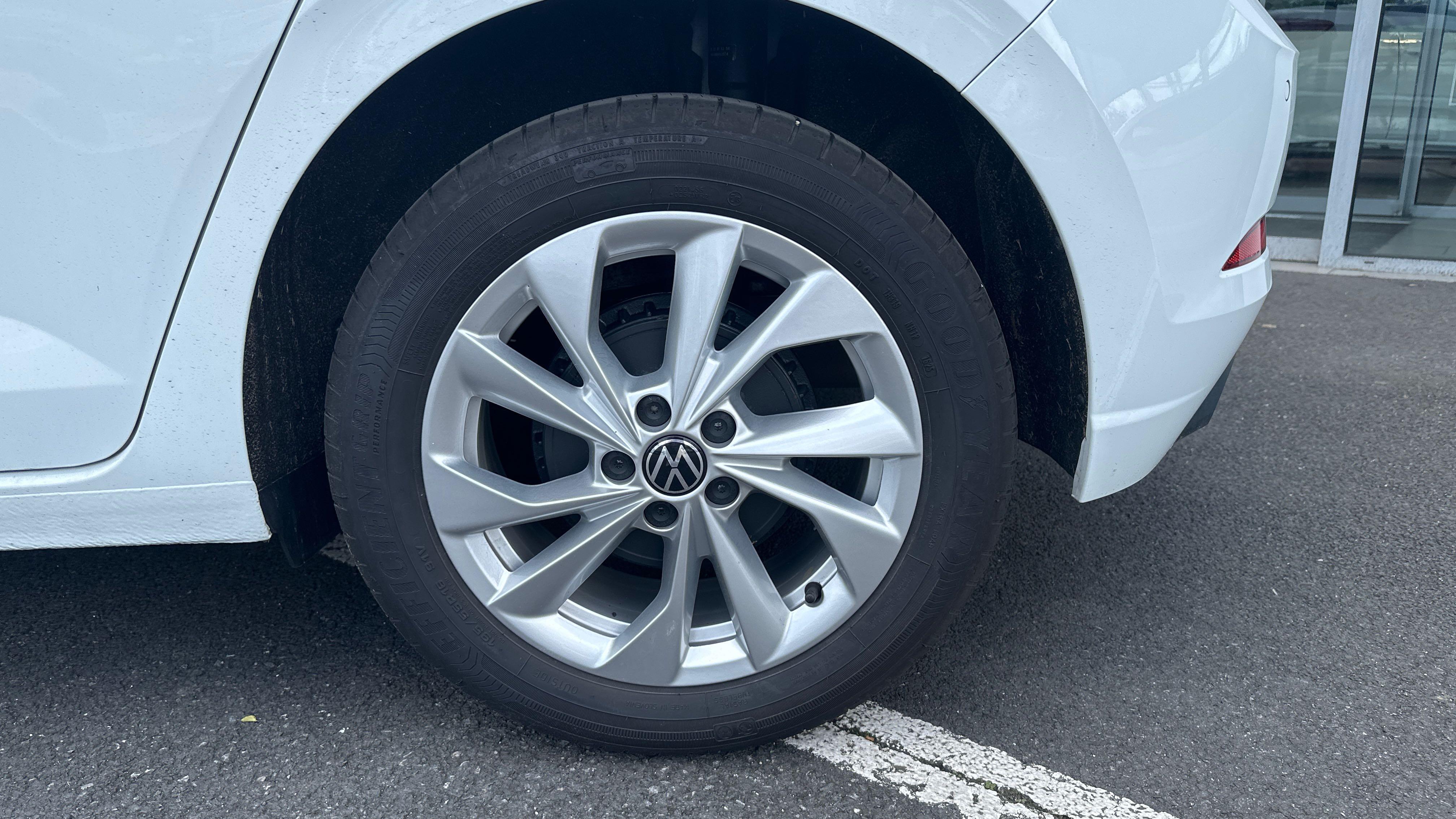 VOLKSWAGEN POLO