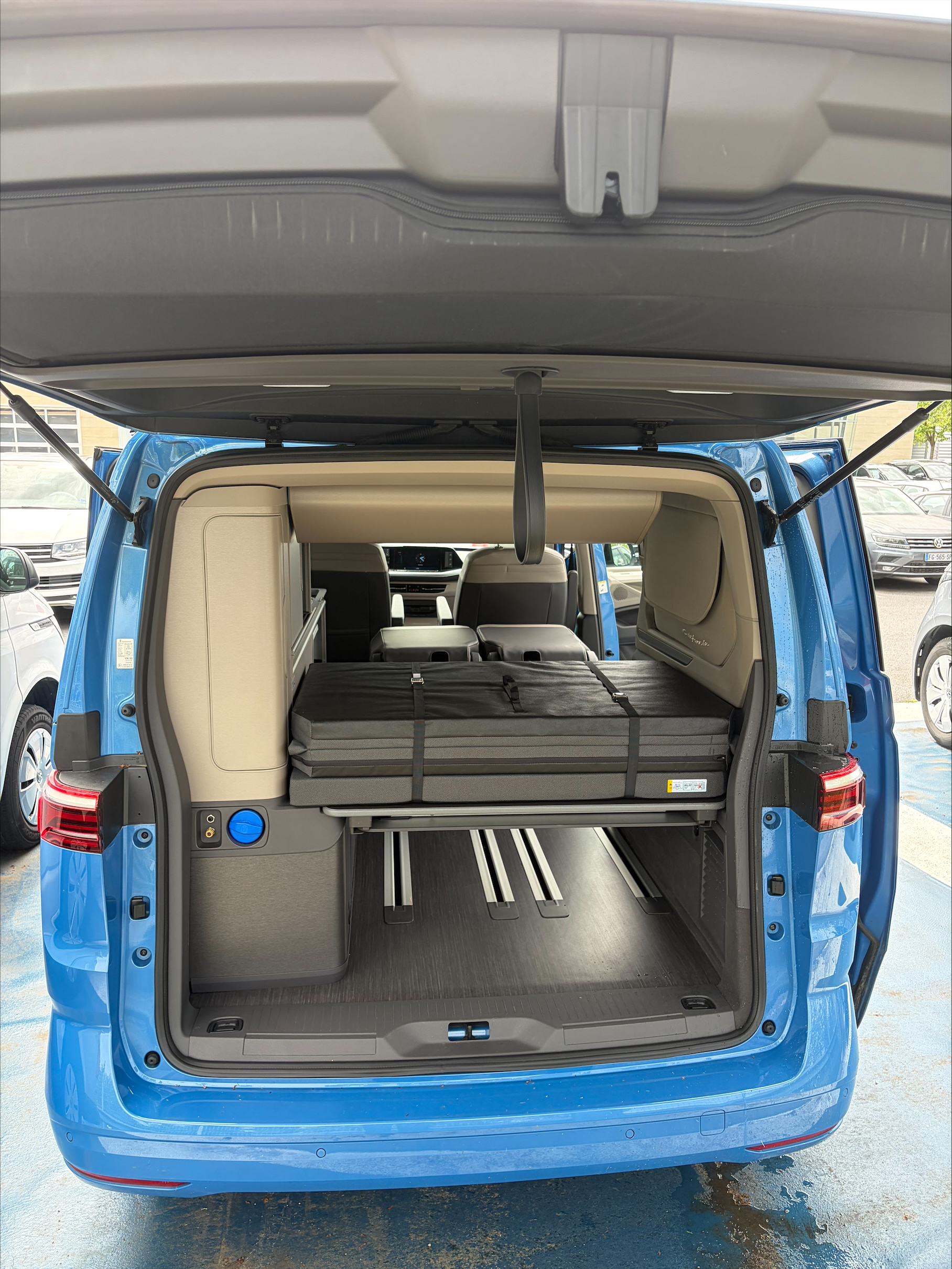 VOLKSWAGEN UTILITAIRES CALIFORNIA