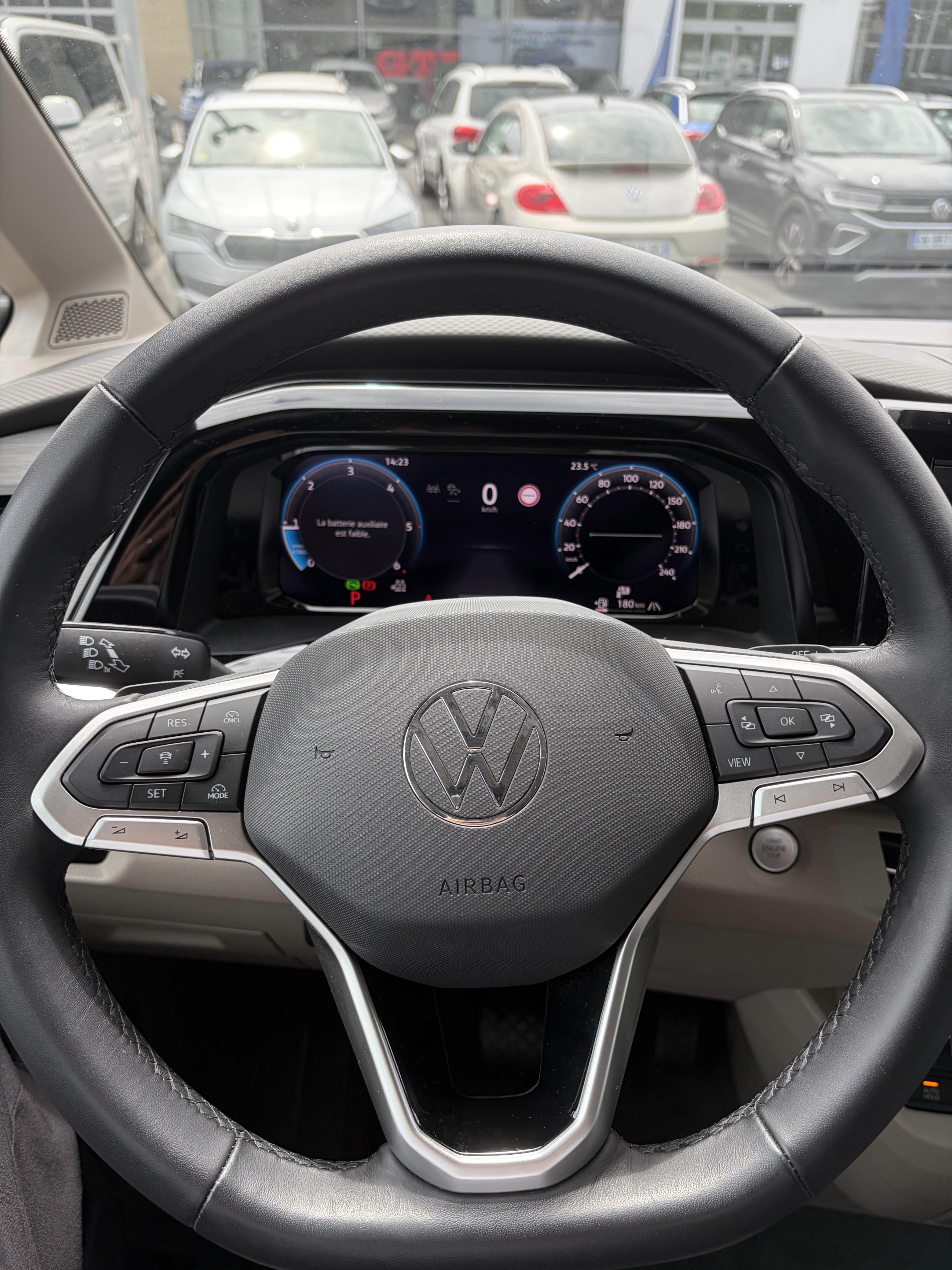 VOLKSWAGEN UTILITAIRES CALIFORNIA