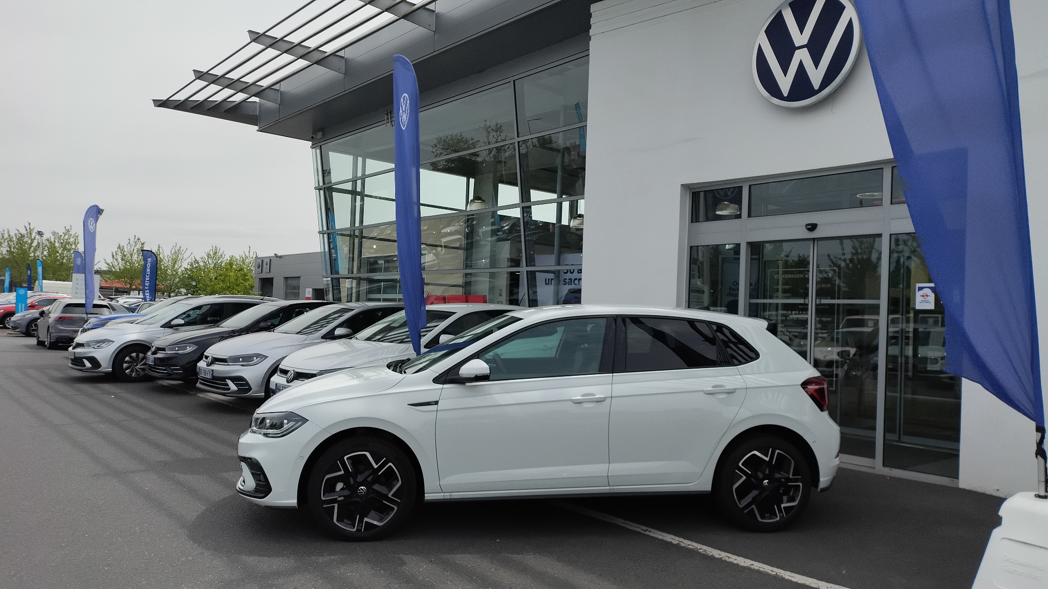VOLKSWAGEN POLO