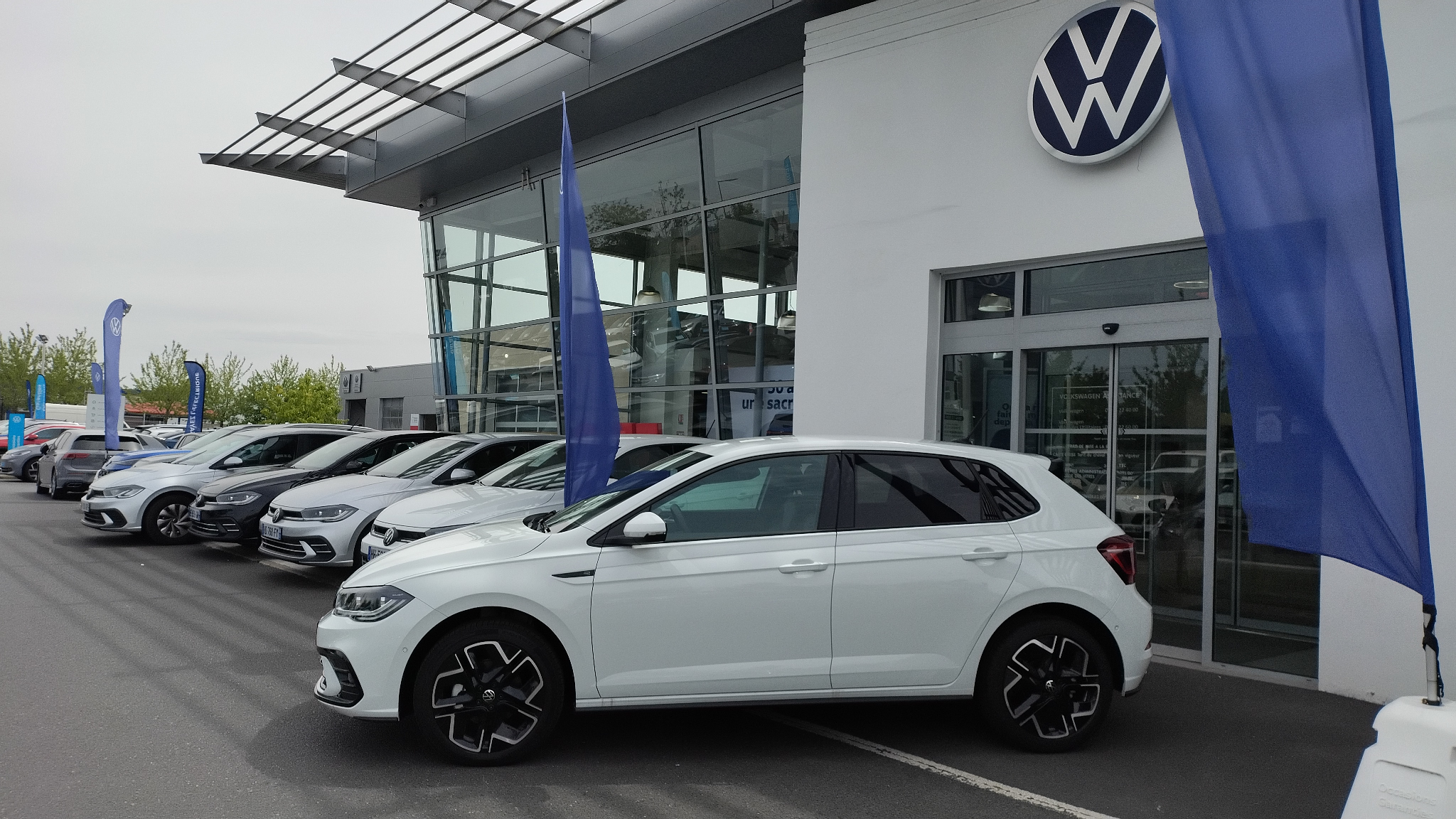 VOLKSWAGEN POLO