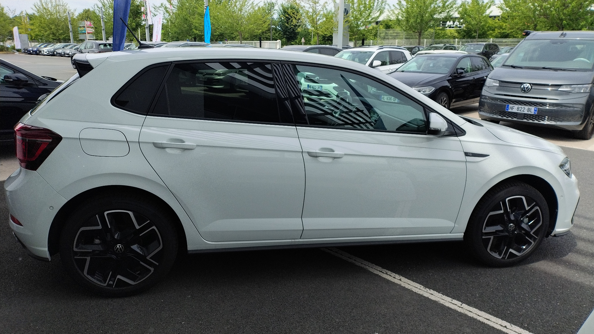 VOLKSWAGEN POLO