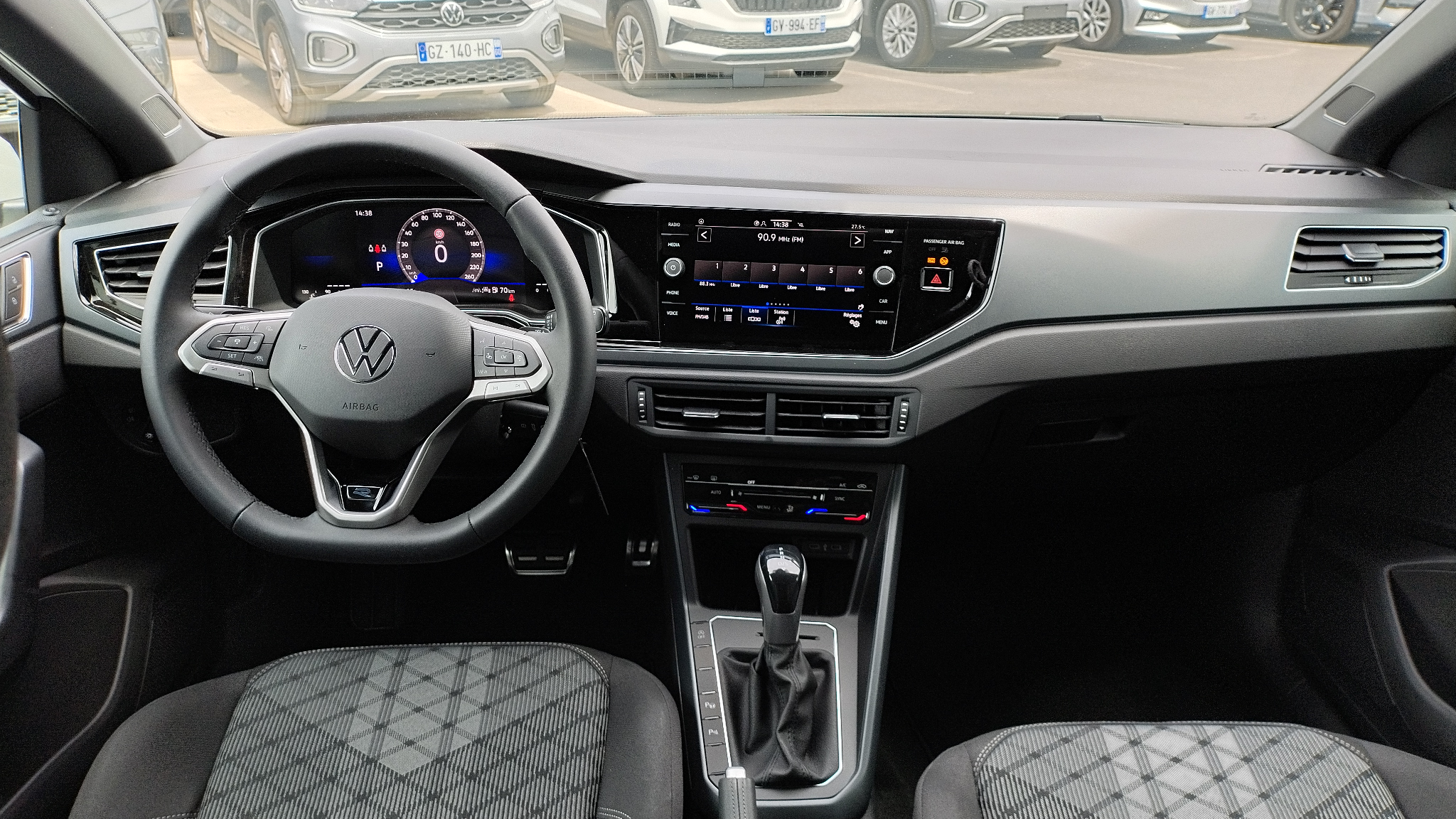 VOLKSWAGEN POLO