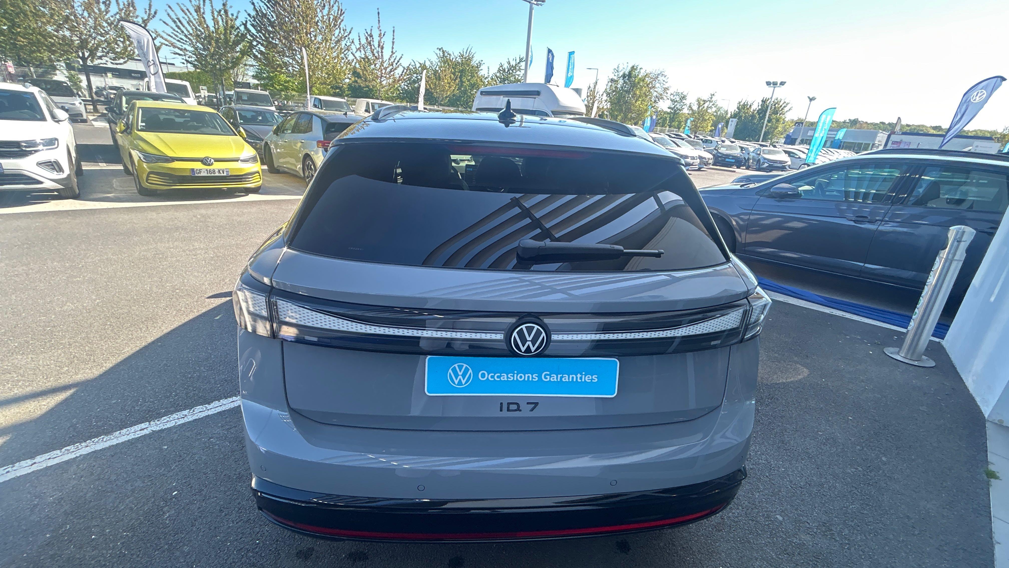 VOLKSWAGEN ID.7 TOURER