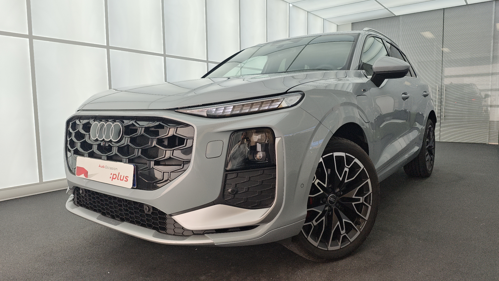 AUDI Q3+HYBRIDE 34+AVANT+GAUCHE