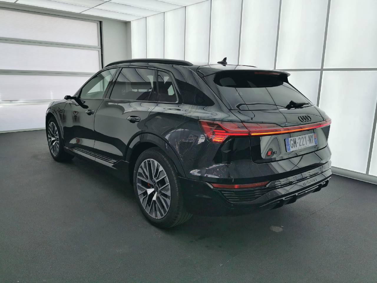 AUDI Q8+E TRON