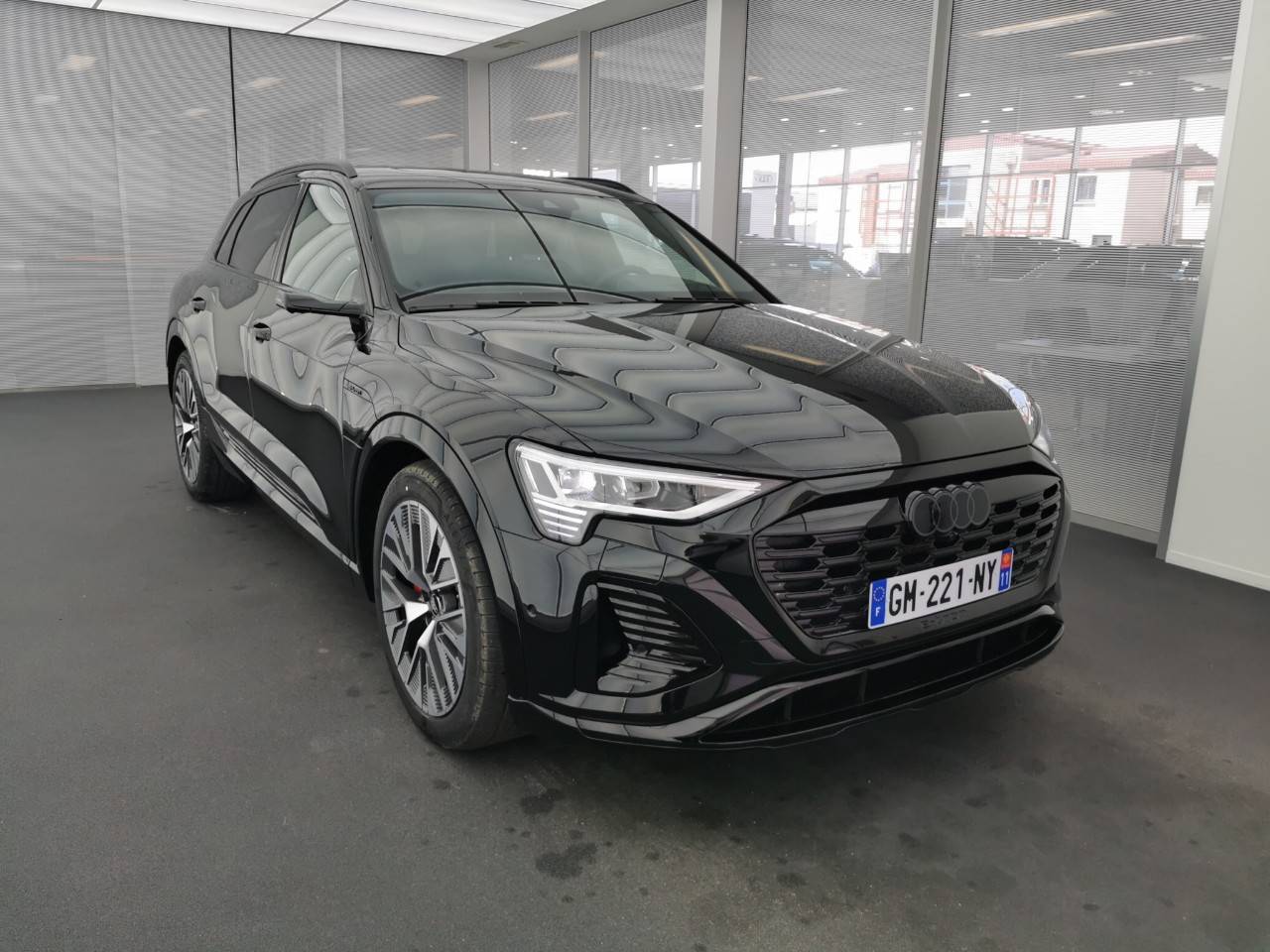 AUDI Q8+E TRON
