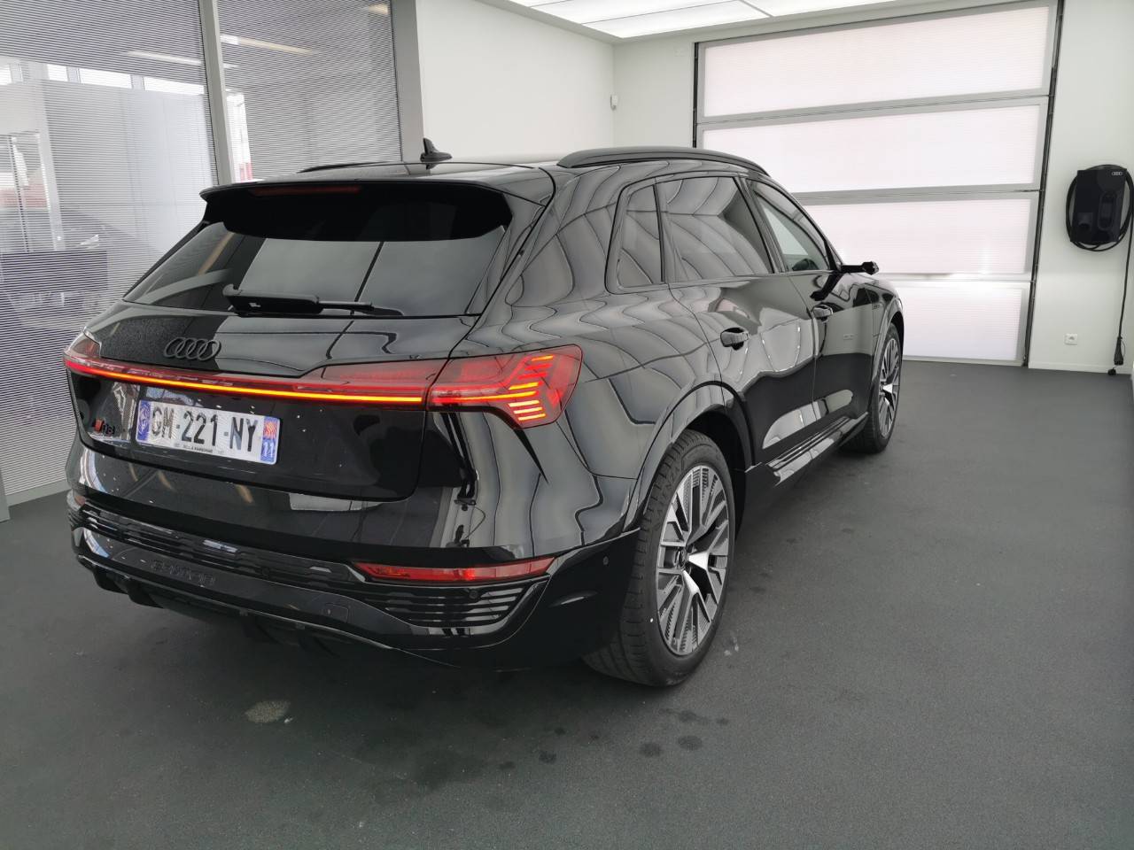 AUDI Q8+E TRON