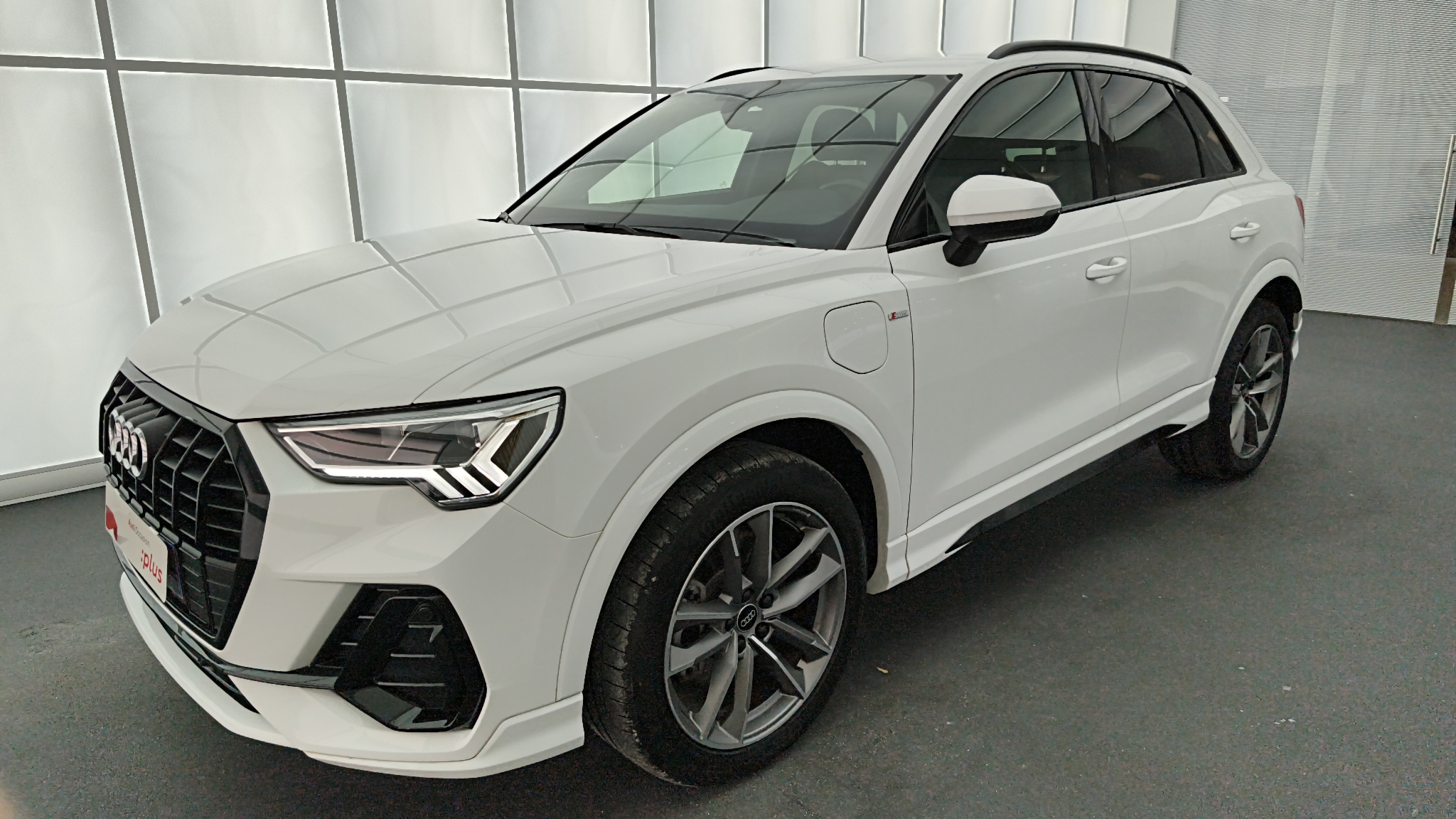 AUDI Q3 34+AVANT+GAUCHE