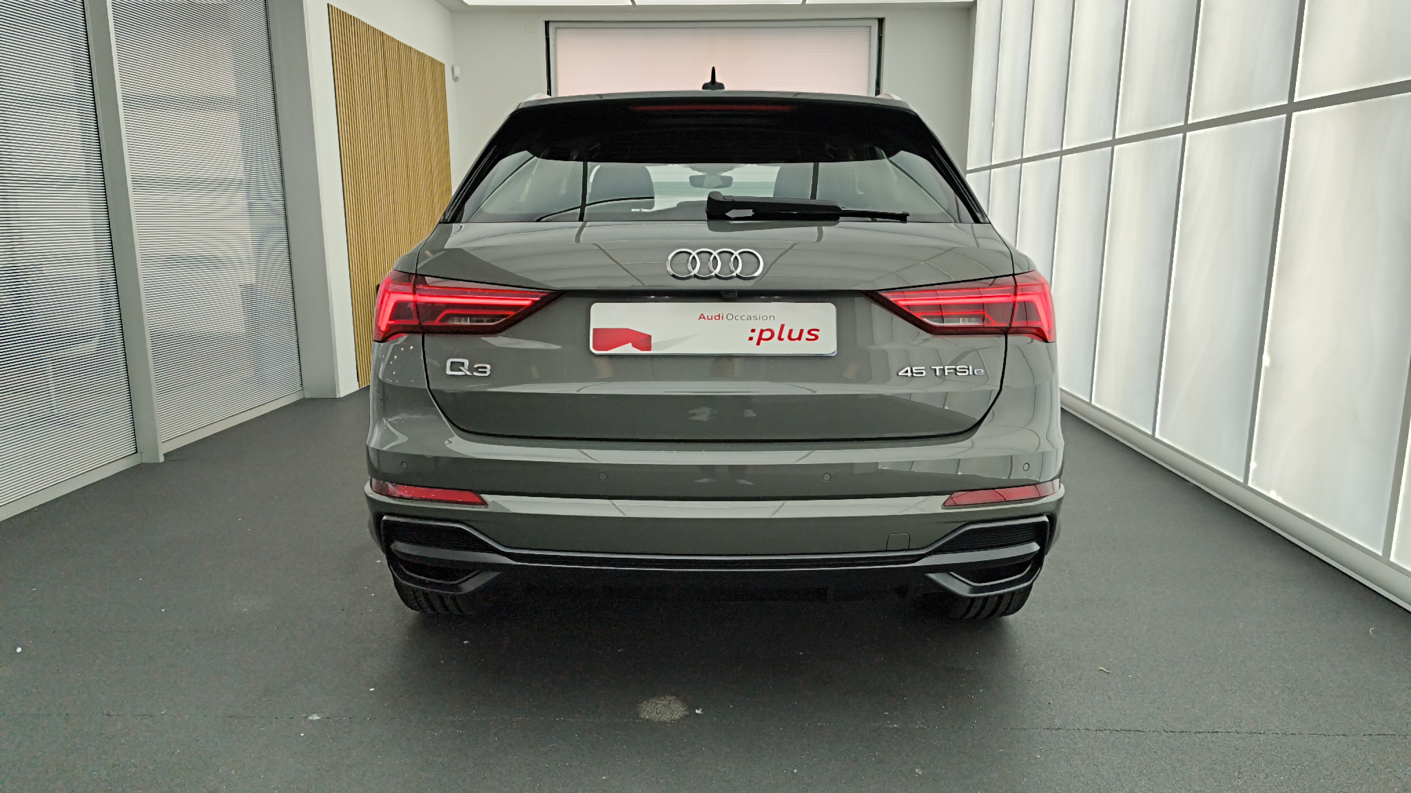 AUDI Q3 FACE+ARRIERE